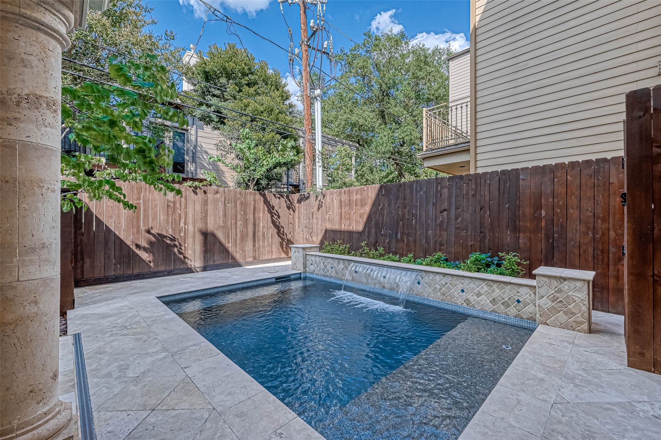 Beautiful, refreshing pool with waterfall - If you have additional questions regarding 6606 Rodrigo Street  in Houston or would like to tour the property with us call 800-660-1022 and reference MLS# 74006082.