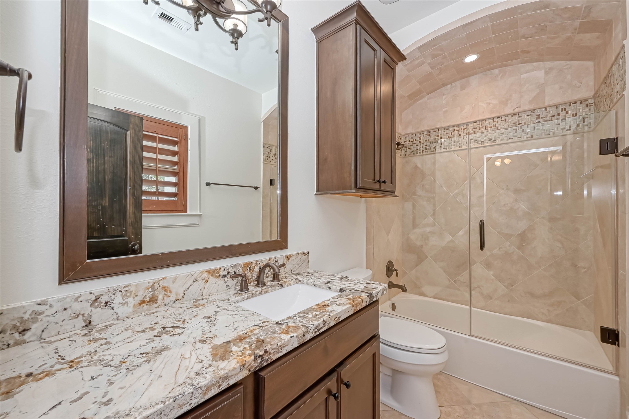 Downstairs full bath with granite counters and tile surround tub and shower - If you have additional questions regarding 6606 Rodrigo Street  in Houston or would like to tour the property with us call 800-660-1022 and reference MLS# 74006082.