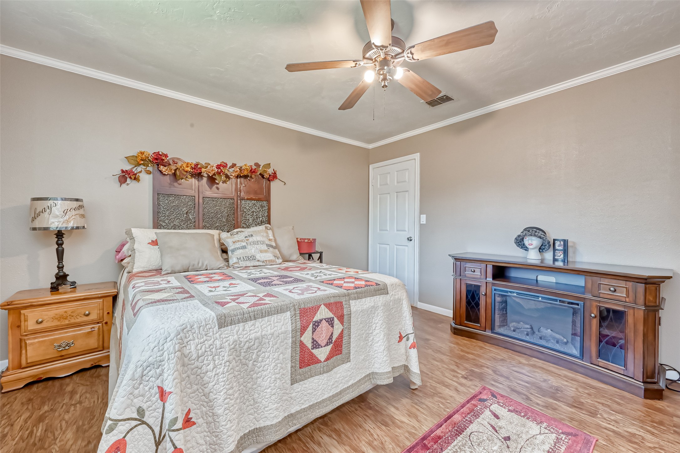 Primary bedroom - If you have additional questions regarding 14339 Duncannon Drive  in Houston or would like to tour the property with us call 800-660-1022 and reference MLS# 15964608.