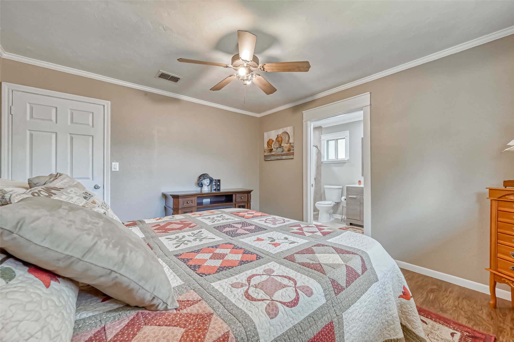 Primary bedroom - If you have additional questions regarding 14339 Duncannon Drive  in Houston or would like to tour the property with us call 800-660-1022 and reference MLS# 15964608.