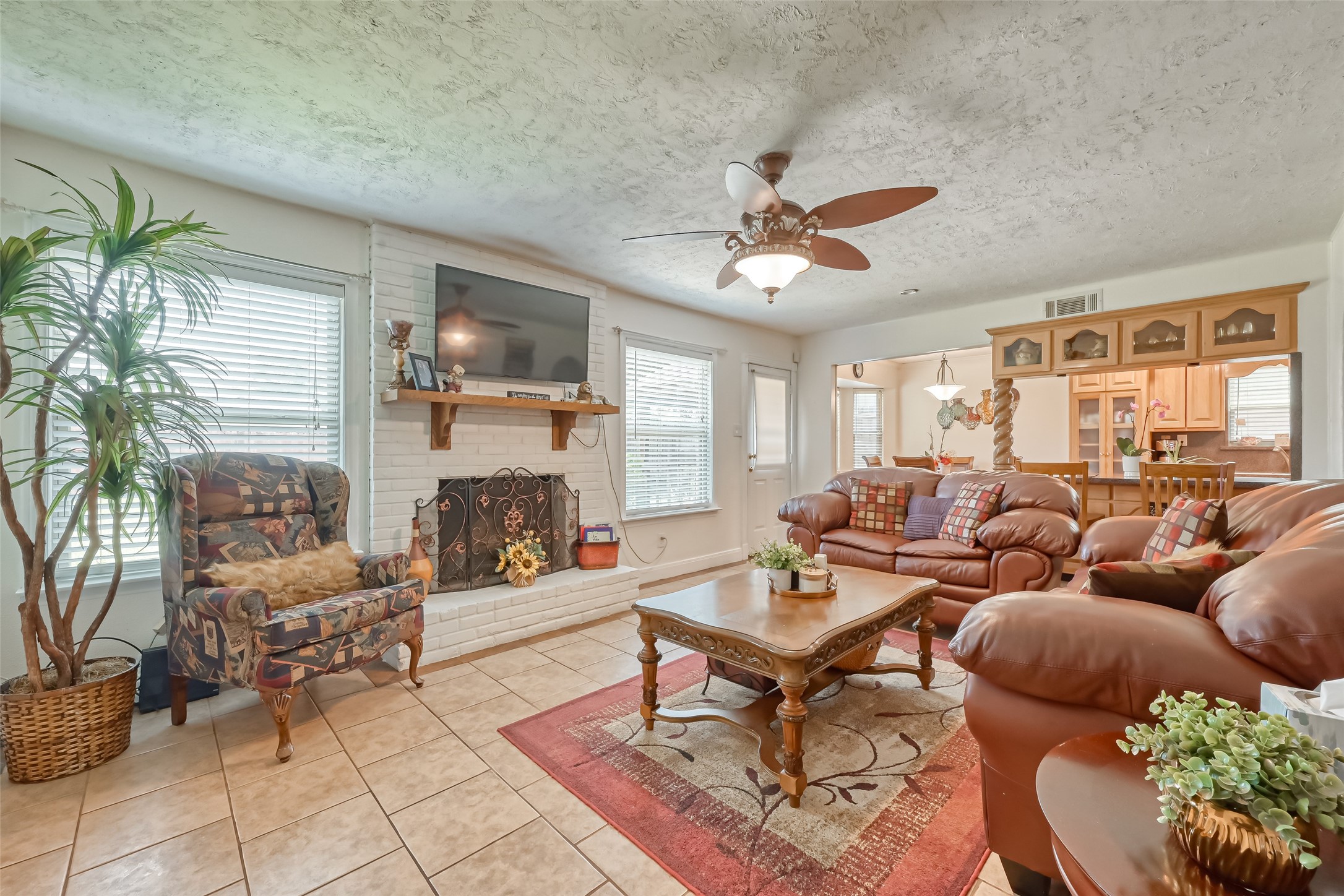 Living - If you have additional questions regarding 14339 Duncannon Drive  in Houston or would like to tour the property with us call 800-660-1022 and reference MLS# 15964608.