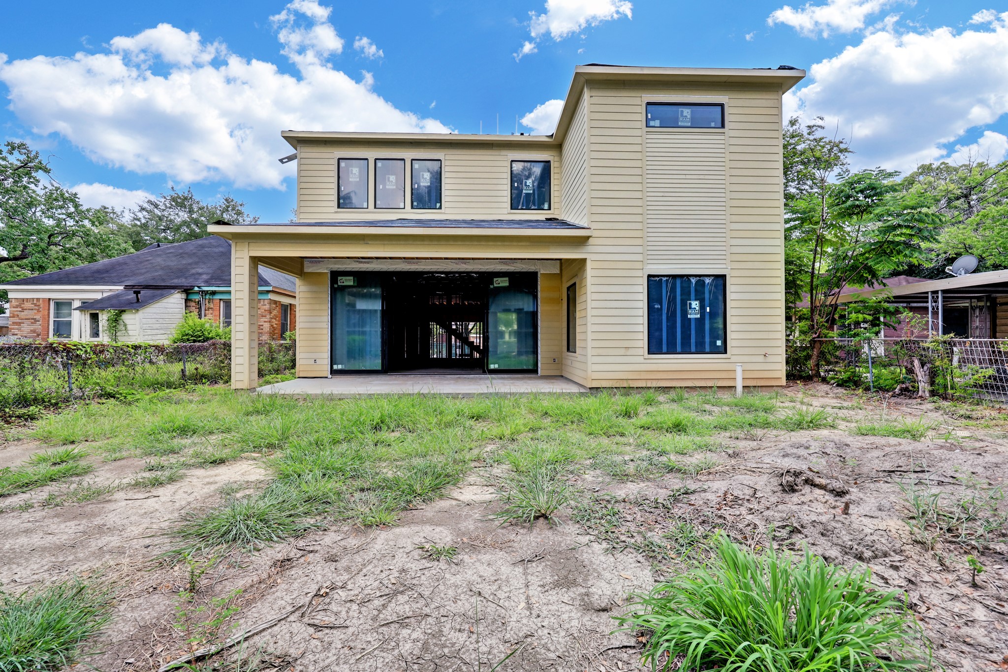 If you have additional questions regarding 2112 W Main Street  in Houston or would like to tour the property with us call 800-660-1022 and reference MLS# 90648471.