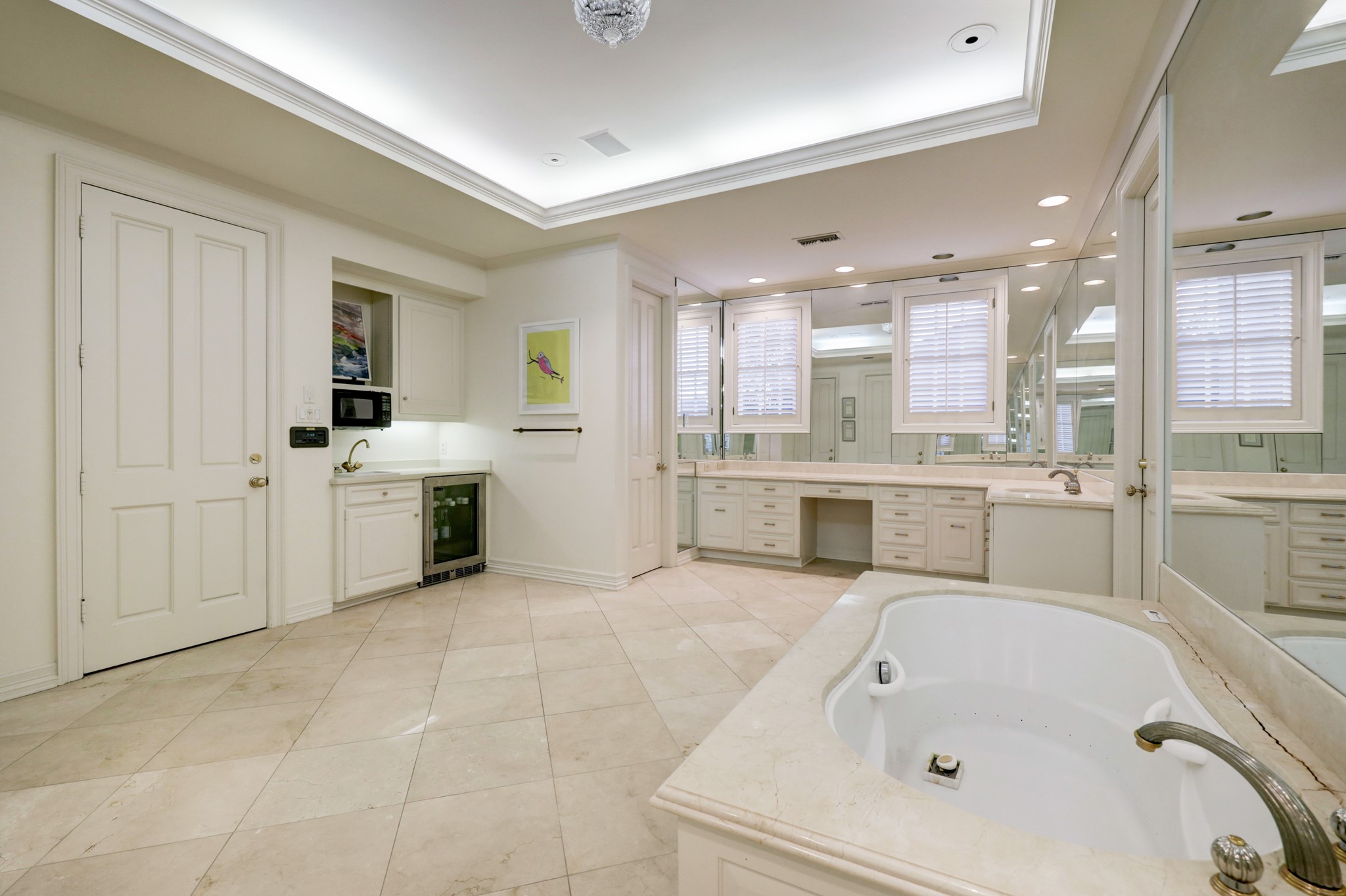 Primary Bathroom - 19' x 14' - If you have additional questions regarding 3320 Chevy Chase Drive  in Houston or would like to tour the property with us call 800-660-1022 and reference MLS# 69622228.