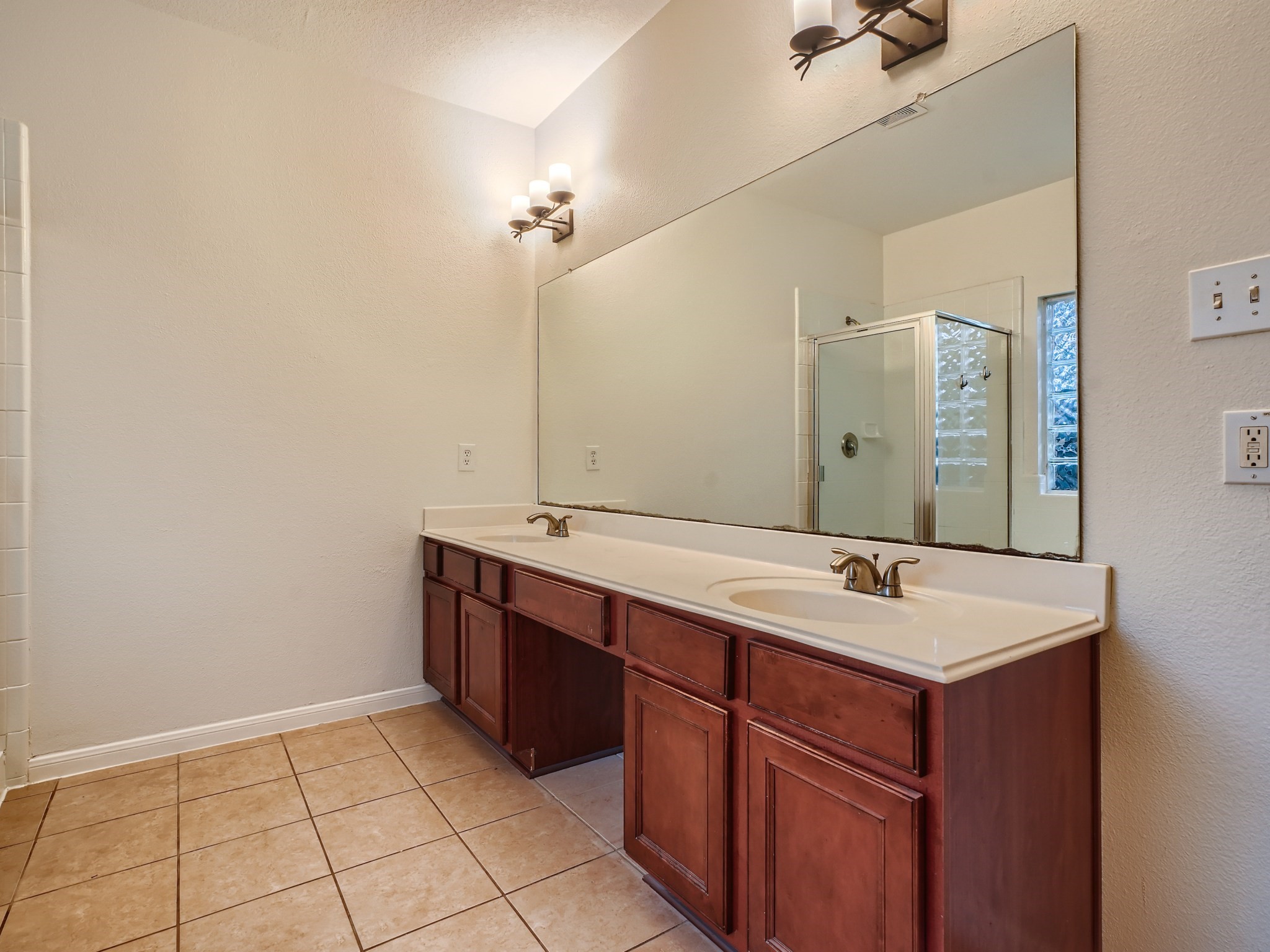If you have additional questions regarding 15035 Summer Knoll Lane  in Houston or would like to tour the property with us call 800-660-1022 and reference MLS# 26704257.