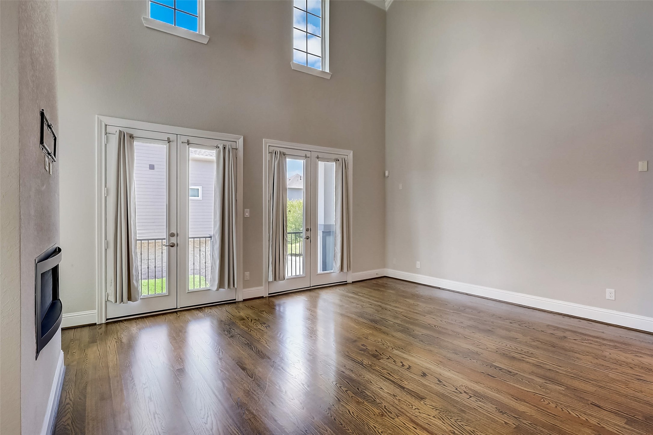If you have additional questions regarding 1704 Oak Leaf Pass Drive  in Houston or would like to tour the property with us call 800-660-1022 and reference MLS# 83481361.