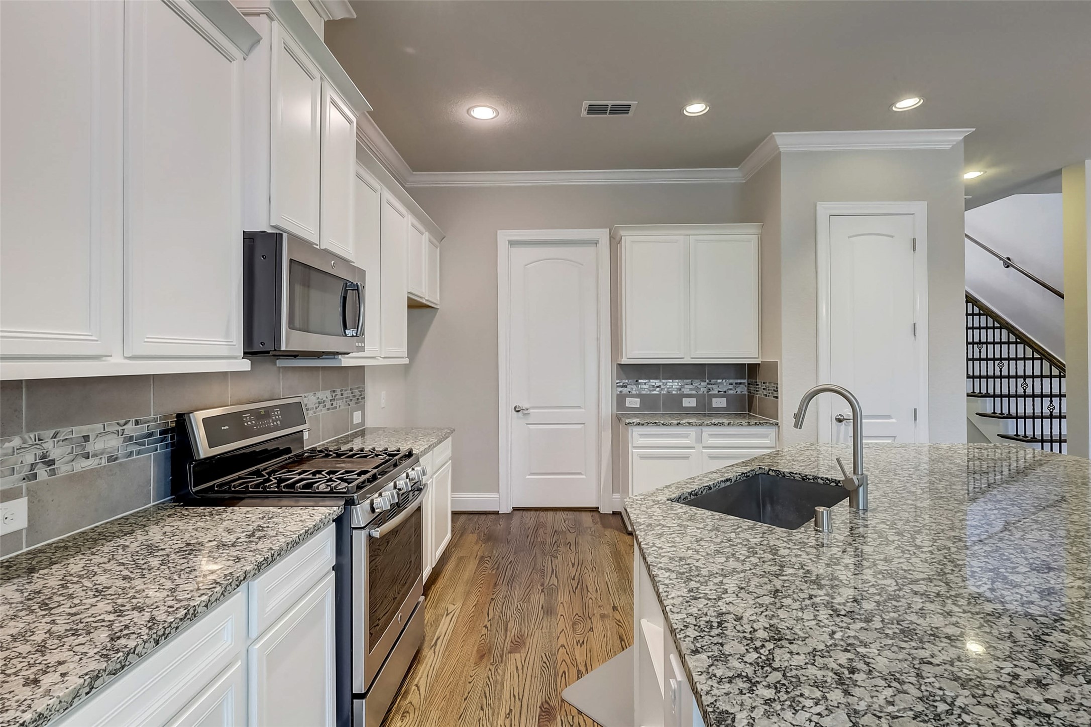 If you have additional questions regarding 1704 Oak Leaf Pass Drive  in Houston or would like to tour the property with us call 800-660-1022 and reference MLS# 83481361.