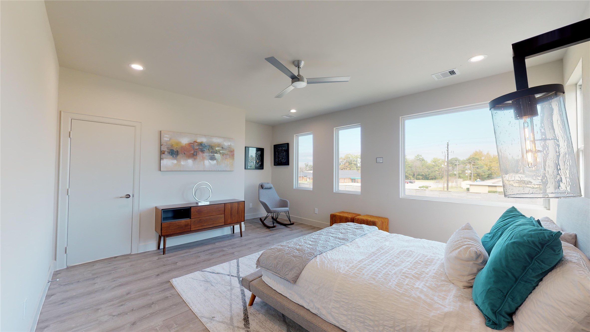 Wake up every morning in this spacious Primary bedroom. - If you have additional questions regarding 5703 Pampero Lane  in Houston or would like to tour the property with us call 800-660-1022 and reference MLS# 22669008.