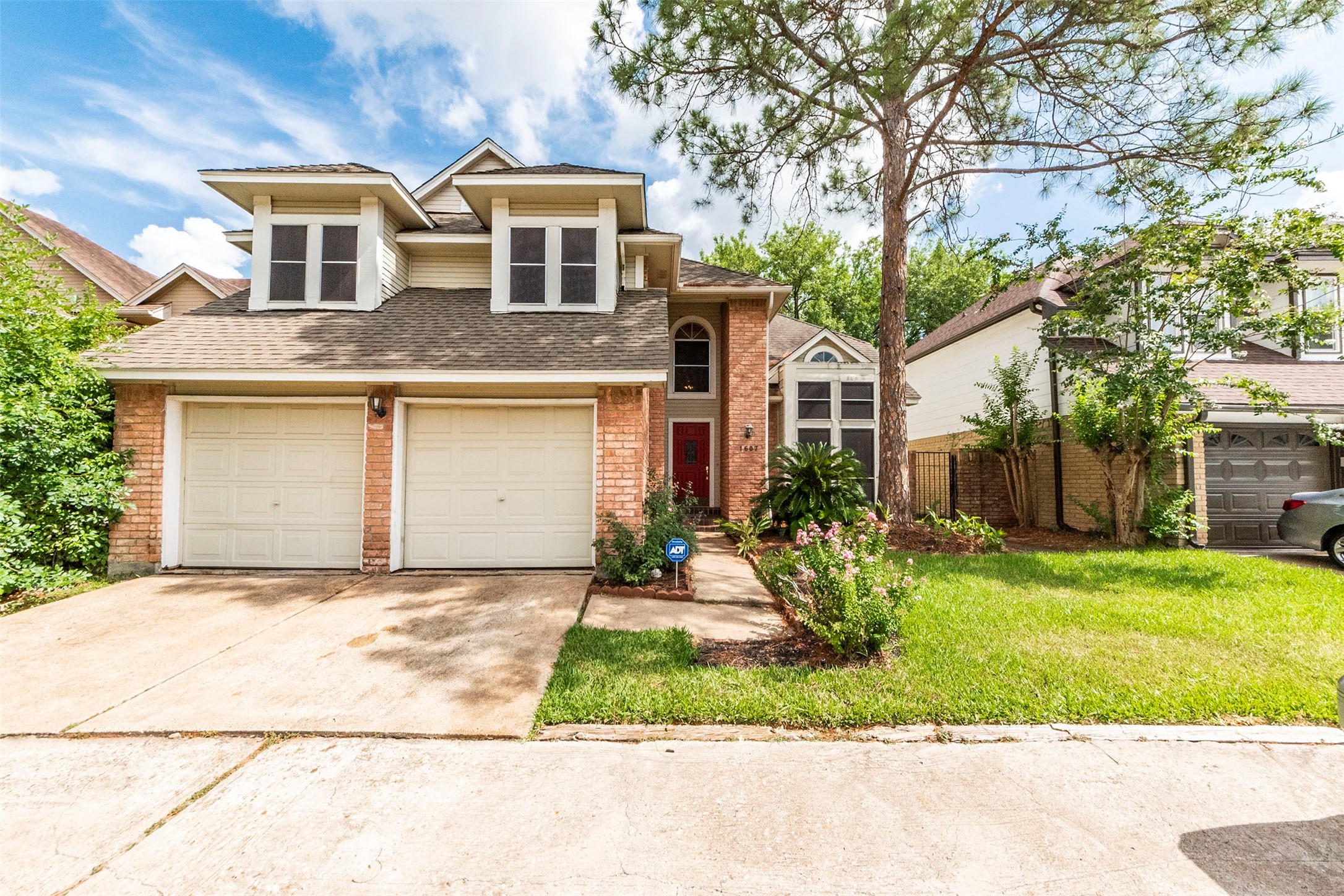 Welcome home! - If you have additional questions regarding 1607 Beaconshire Road  in Houston or would like to tour the property with us call 800-660-1022 and reference MLS# 64892069.