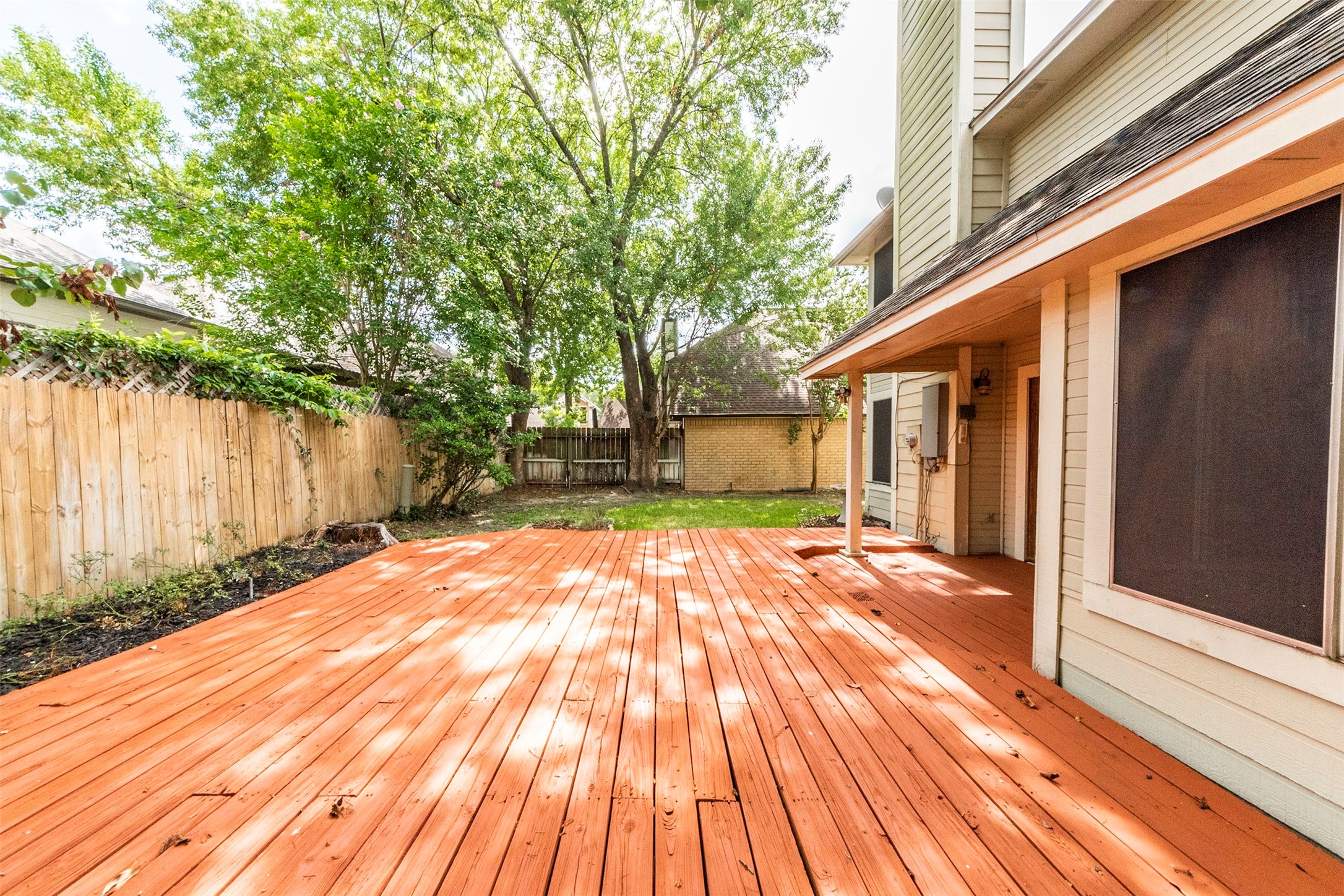 Lots of space - If you have additional questions regarding 1607 Beaconshire Road  in Houston or would like to tour the property with us call 800-660-1022 and reference MLS# 64892069.