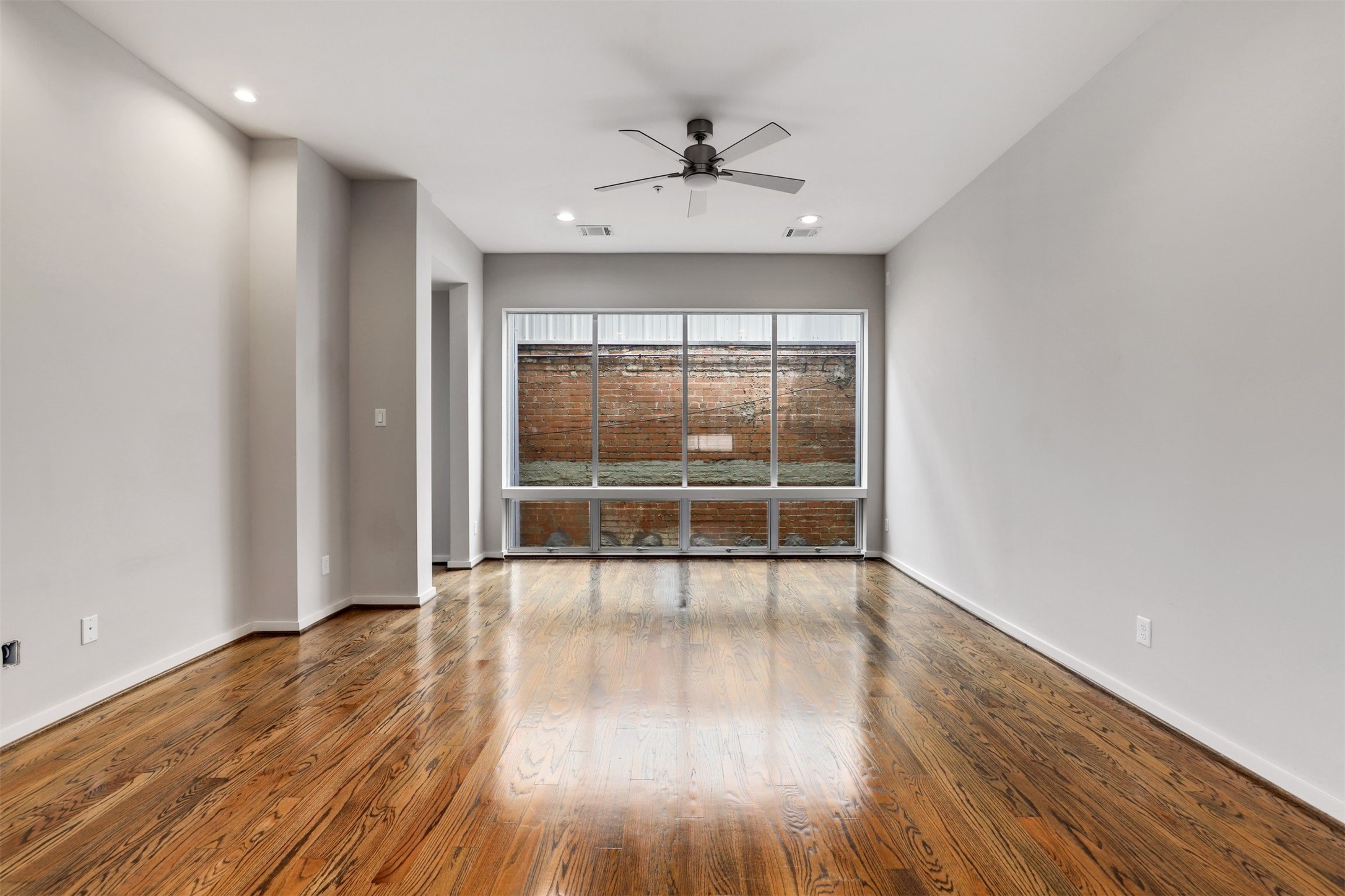 If you have additional questions regarding 1601 W Webster Street  in Houston or would like to tour the property with us call 800-660-1022 and reference MLS# 7375624.