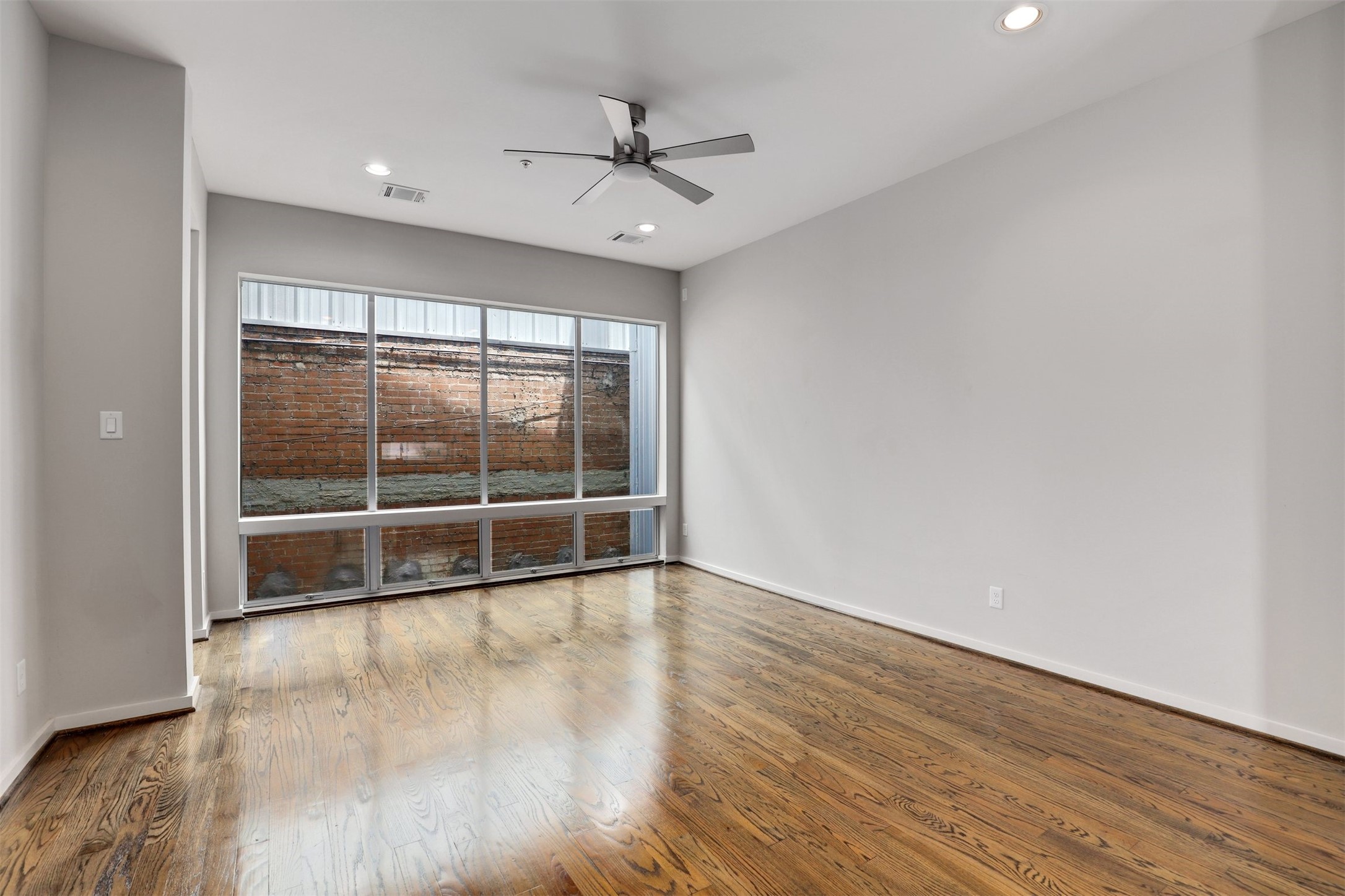 If you have additional questions regarding 1601 W Webster Street  in Houston or would like to tour the property with us call 800-660-1022 and reference MLS# 7375624.