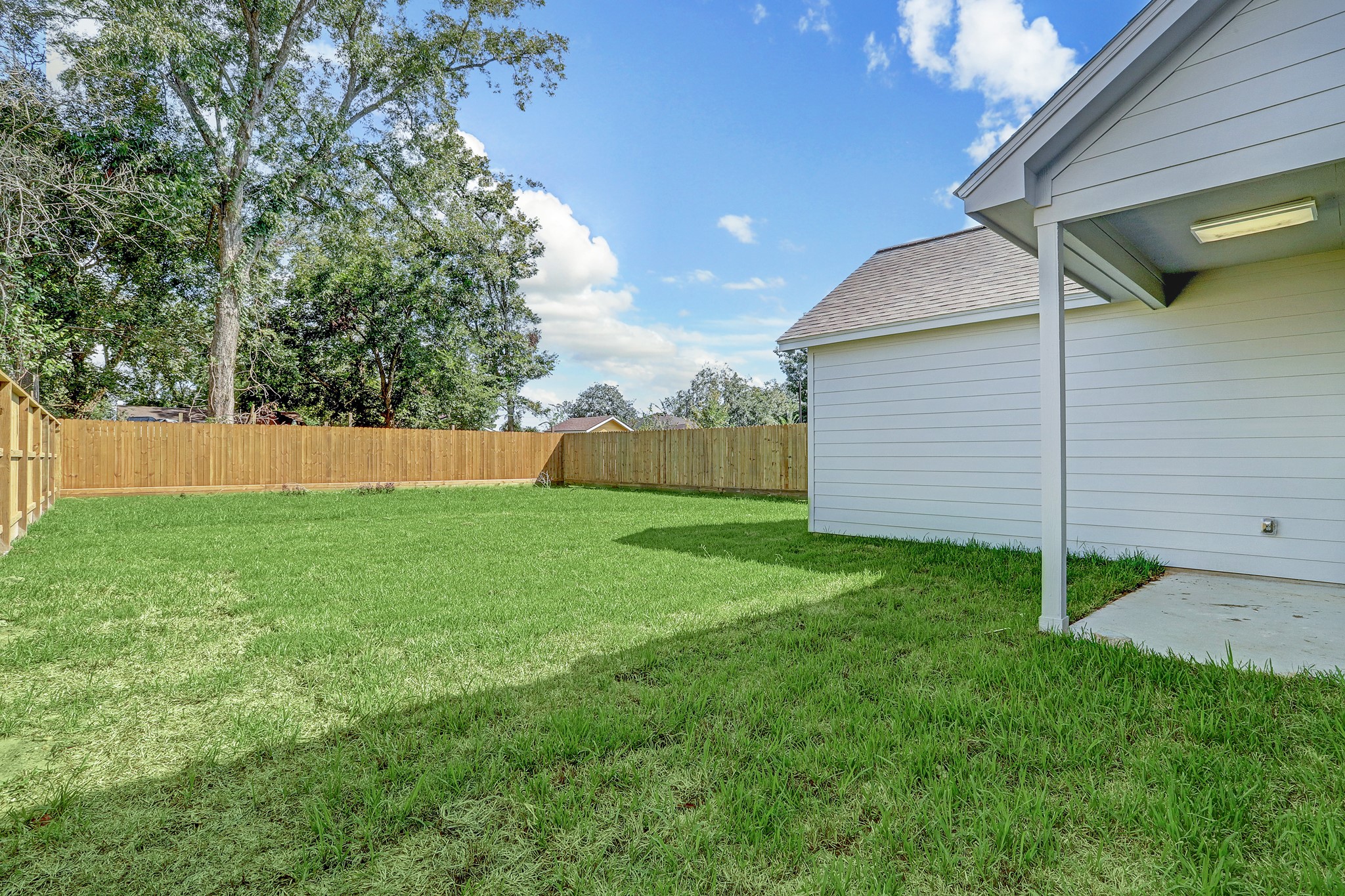 Spacious fenced yard on a 7,000+ sq ft lot! Picture is of previous construction. - If you have additional questions regarding 8106 James Franklin Street  in Houston or would like to tour the property with us call 800-660-1022 and reference MLS# 70741946.