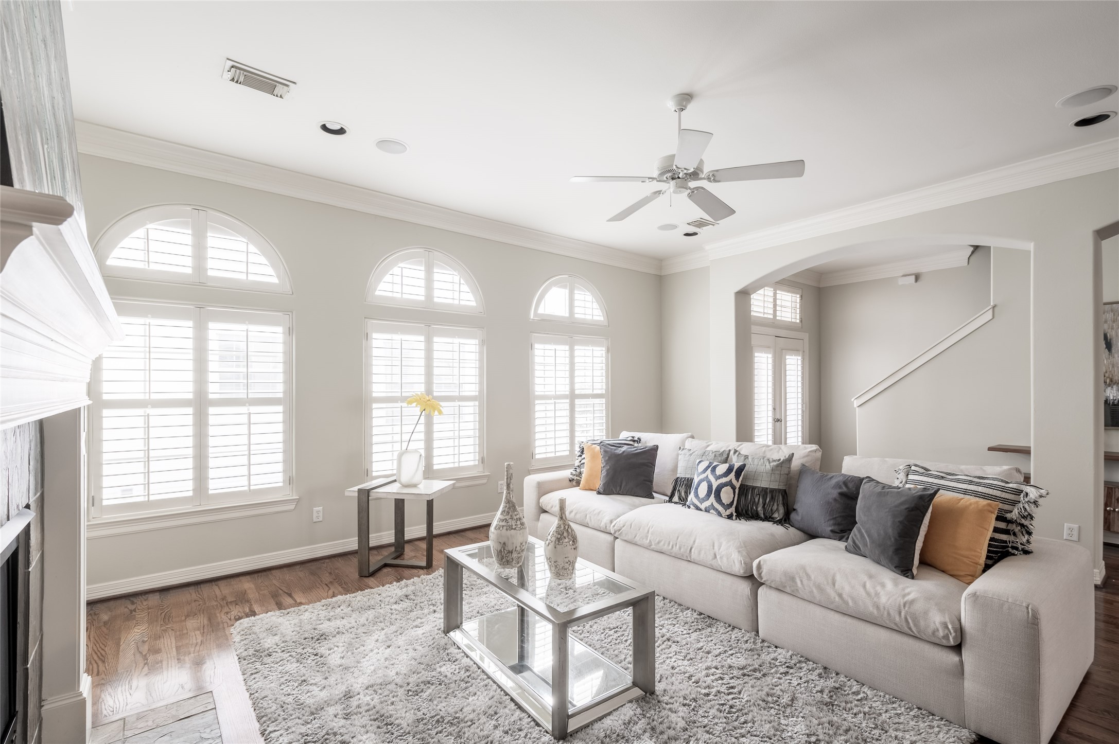 Alternate view of Living Room - If you have additional questions regarding 1423 Bremond Street  in Houston or would like to tour the property with us call 800-660-1022 and reference MLS# 54832625.