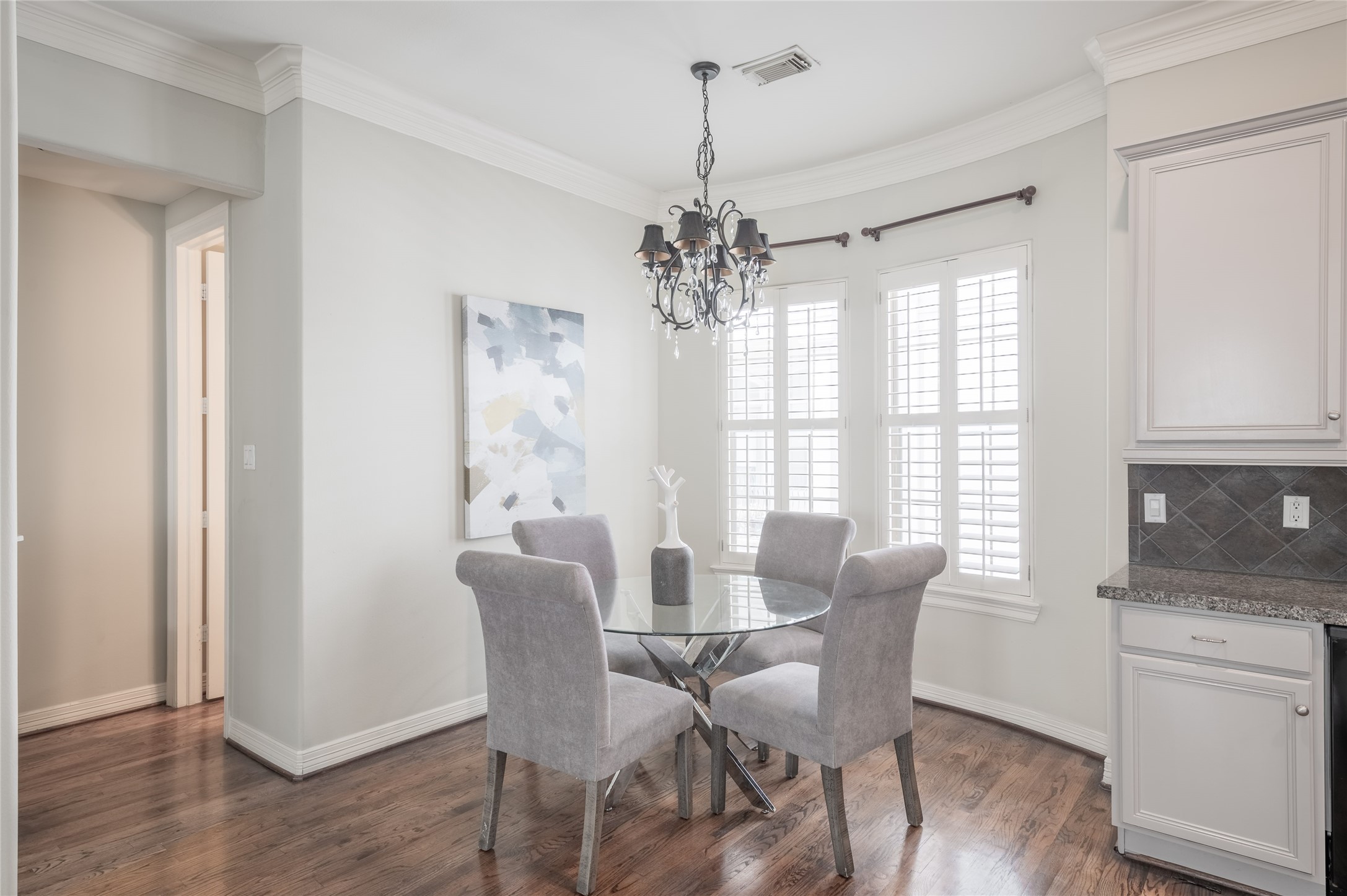 Breakfast Nook - If you have additional questions regarding 1423 Bremond Street  in Houston or would like to tour the property with us call 800-660-1022 and reference MLS# 54832625.