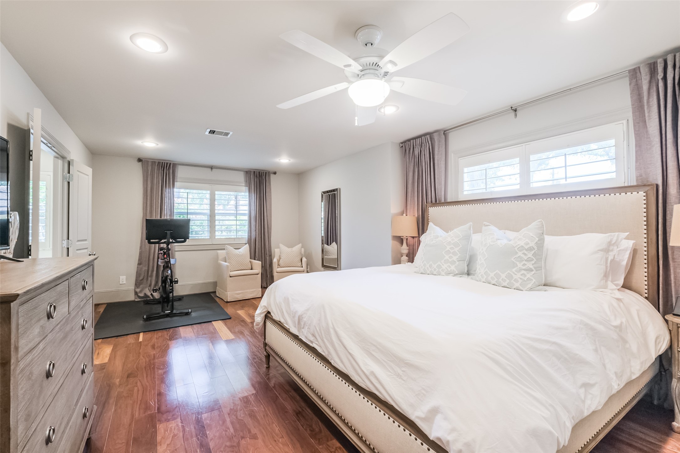 If you have additional questions regarding 10018 Valley Forge Drive  in Houston or would like to tour the property with us call 800-660-1022 and reference MLS# 82370096.