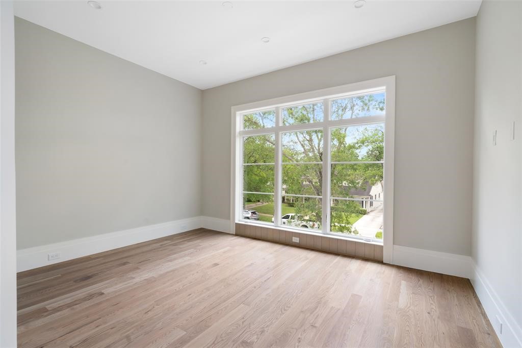 Secondary bedrooms all feature hardwood floors, high ceilings, and large windows. - If you have additional questions regarding 2514 Avalon Place  in Houston or would like to tour the property with us call 800-660-1022 and reference MLS# 13685198.