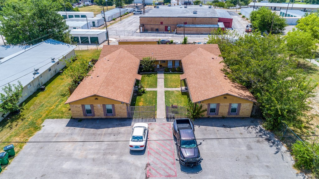 1 space assign parking - If you have additional questions regarding 1611 Jones Street  in Taylor or would like to tour the property with us call 800-660-1022 and reference MLS# 3124710.