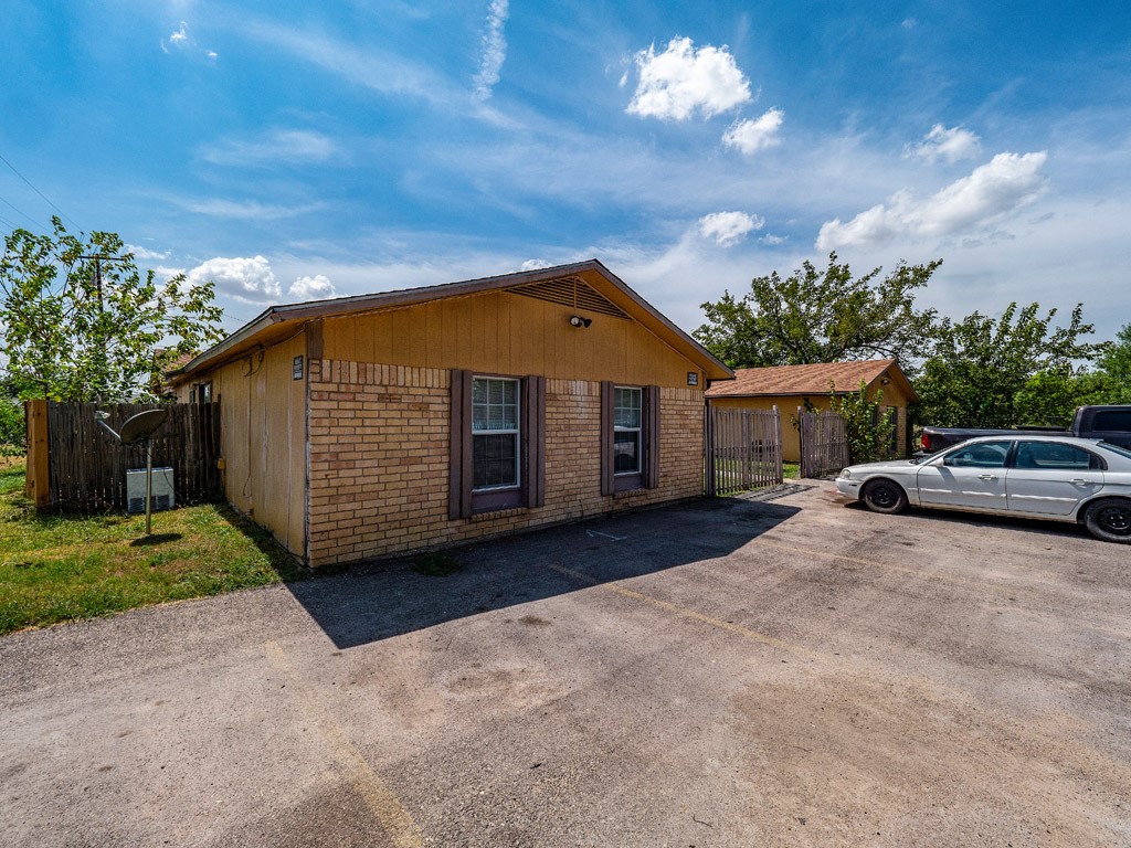 If you have additional questions regarding 1611 Jones Street  in Taylor or would like to tour the property with us call 800-660-1022 and reference MLS# 3124710.