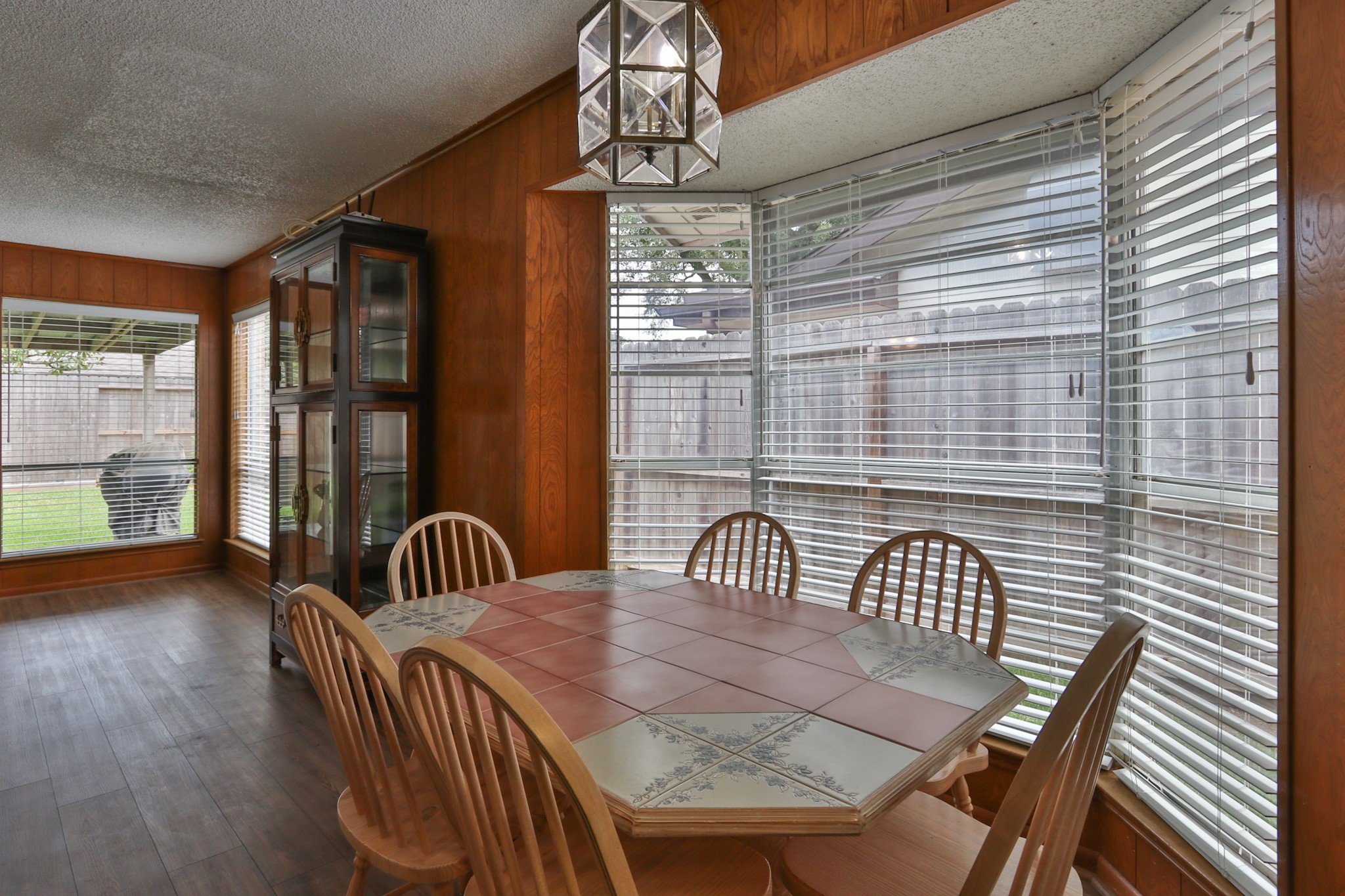 Dining Area - If you have additional questions regarding 15907 Cavendish Drive  in Houston or would like to tour the property with us call 800-660-1022 and reference MLS# 57134313.