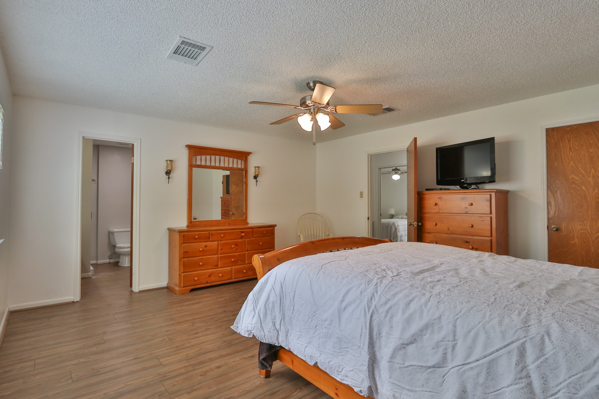 Primary Bedroom - If you have additional questions regarding 15907 Cavendish Drive  in Houston or would like to tour the property with us call 800-660-1022 and reference MLS# 57134313.