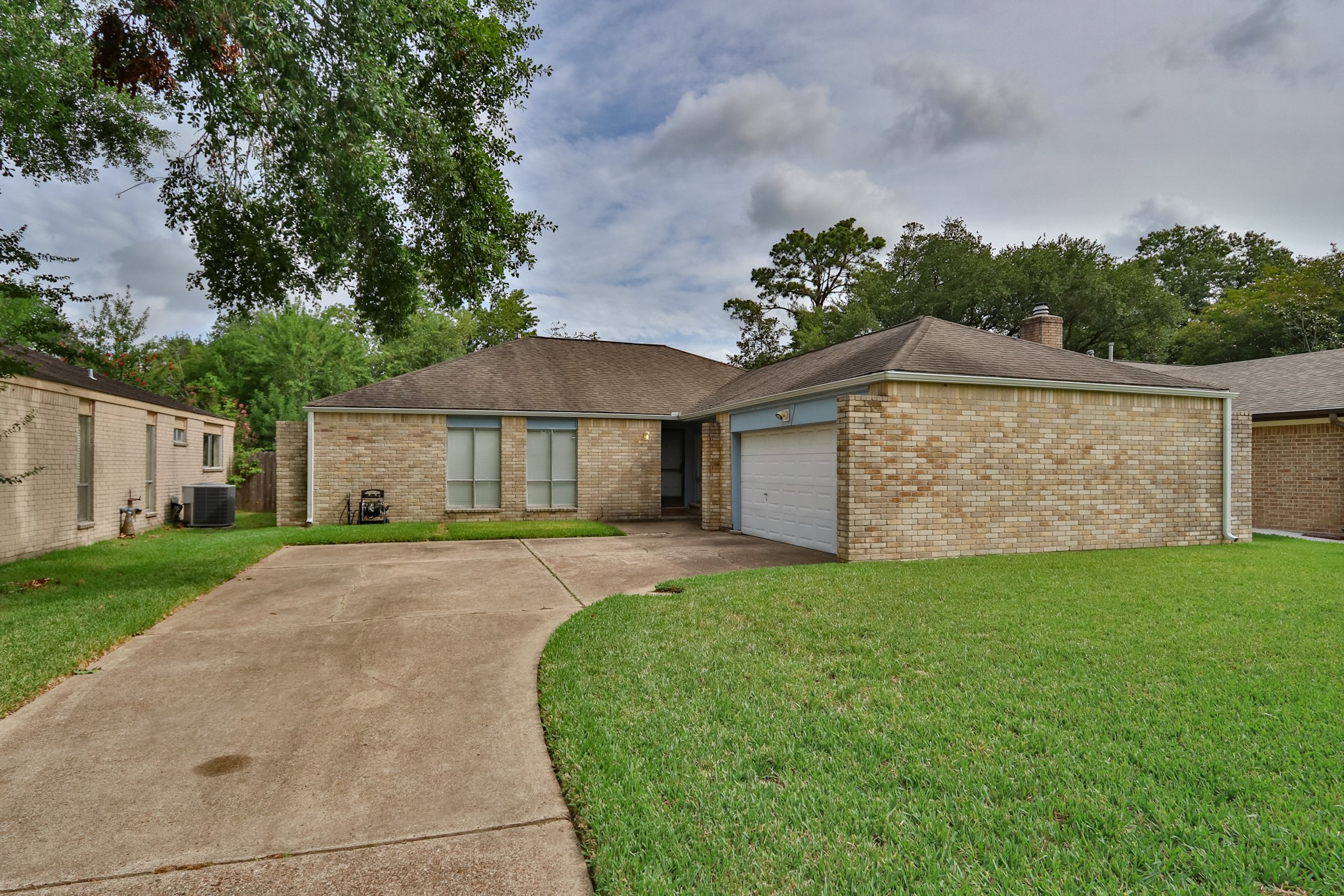 If you have additional questions regarding 15907 Cavendish Drive  in Houston or would like to tour the property with us call 800-660-1022 and reference MLS# 57134313.