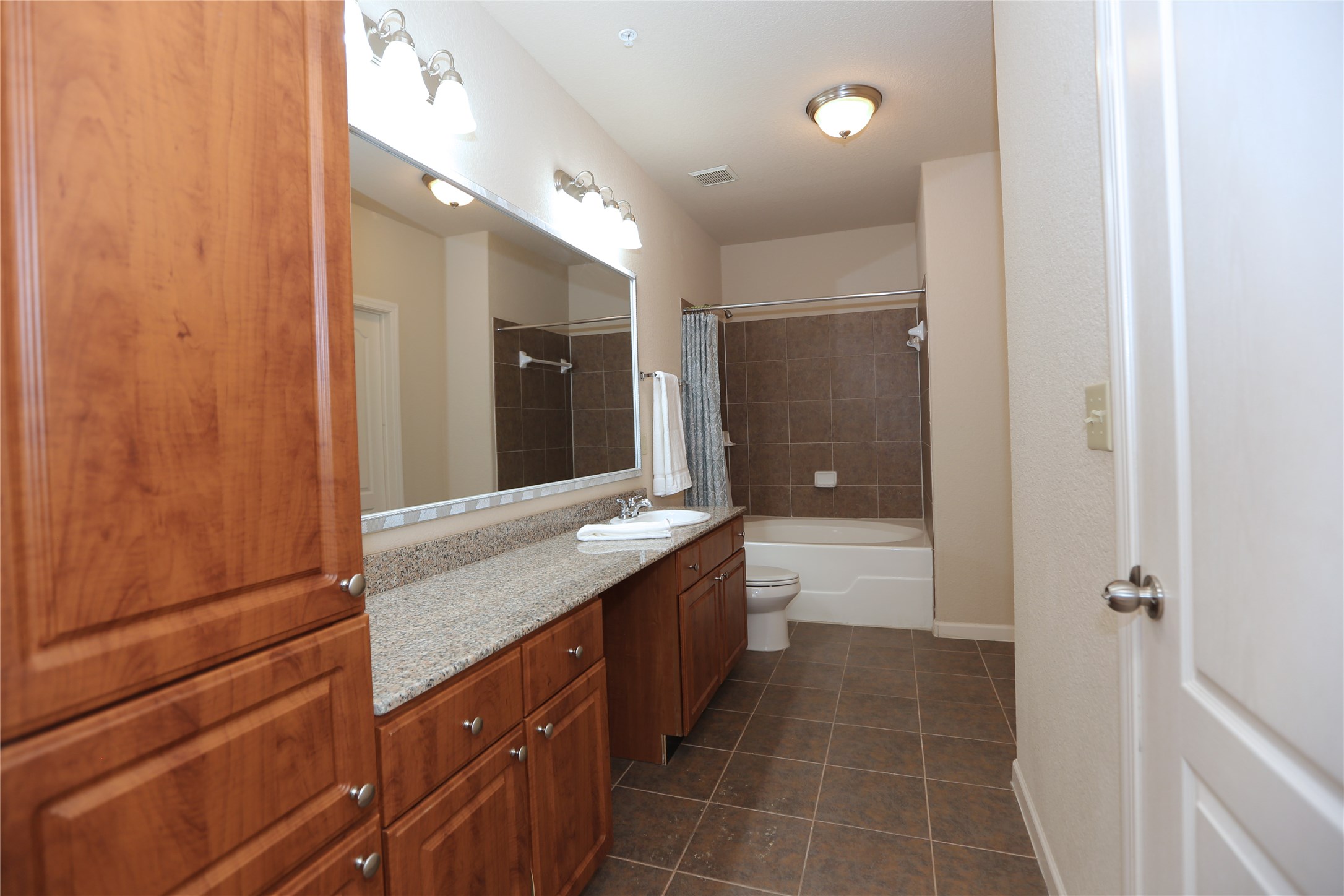 Huge secondary bathroom with tons of counter space and cabinet storage, vanity station, an abundance of lighting and storage, including a linen closet area and large tub/shower combination. The walk-in closet features plenty of hanging space as well as shelving. - If you have additional questions regarding 1711 Old Spanish Trail  in Houston or would like to tour the property with us call 800-660-1022 and reference MLS# 55889755.