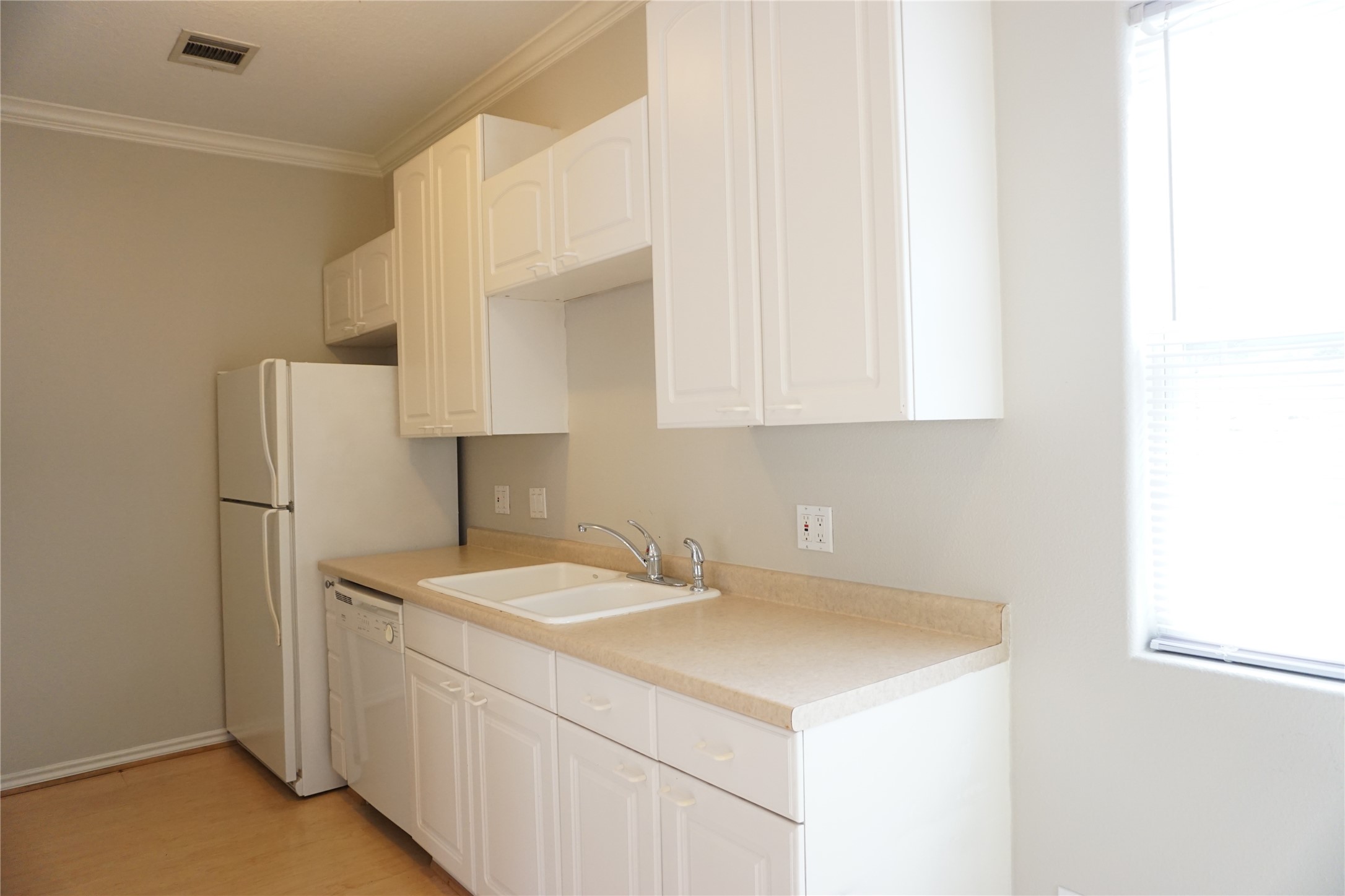 Garage unit Kitchen - If you have additional questions regarding 2612 Crocker Street  in Houston or would like to tour the property with us call 800-660-1022 and reference MLS# 80122077.