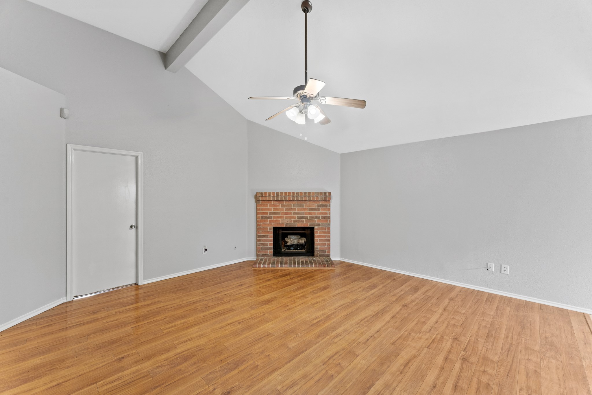 Living room - If you have additional questions regarding 10007 Red Wolf Lane  in Houston or would like to tour the property with us call 800-660-1022 and reference MLS# 95536088.