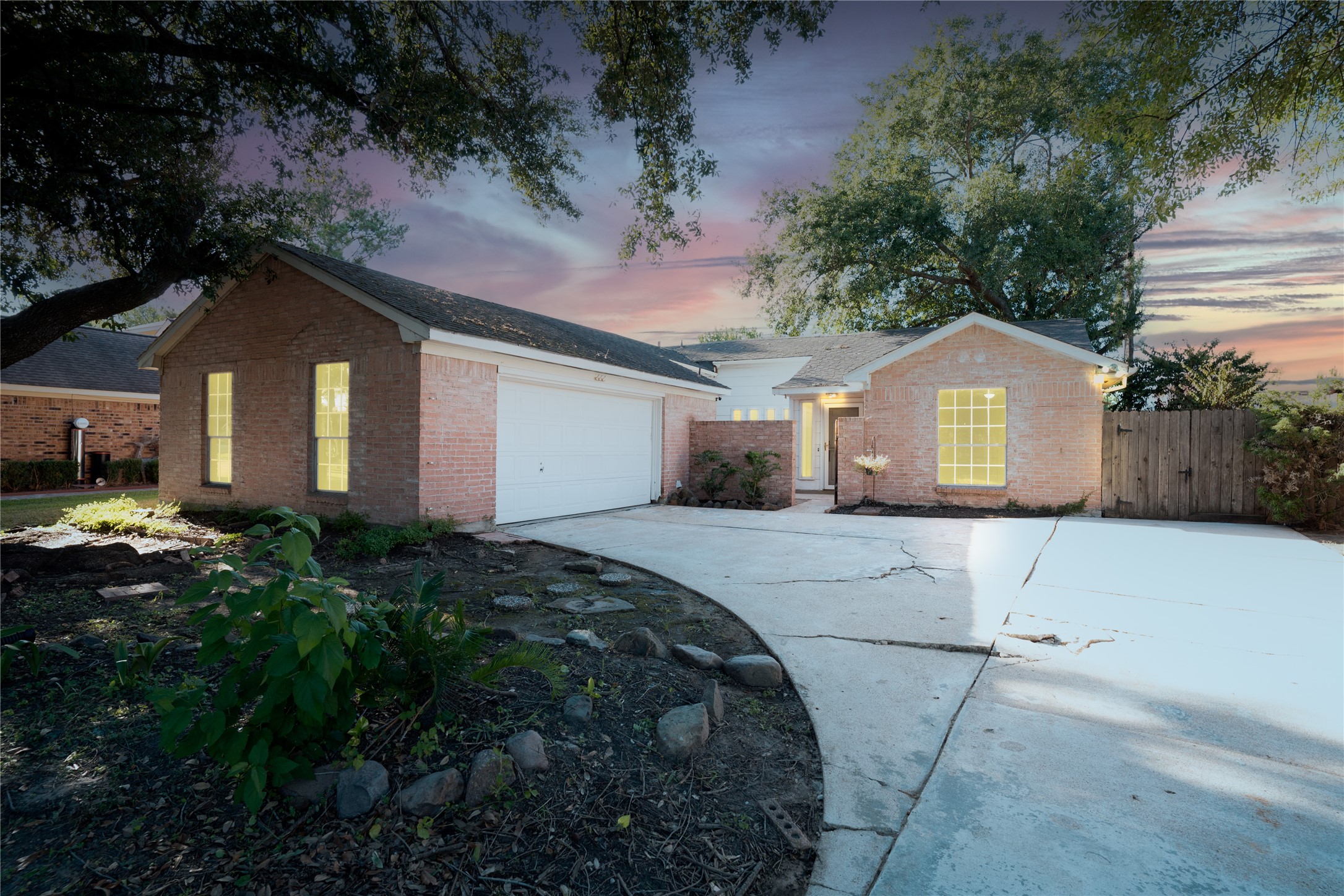 Single-story home with 2-car garage with an extended driveway! - If you have additional questions regarding 10218 Golden Sunshine Drive  in Houston or would like to tour the property with us call 800-660-1022 and reference MLS# 5796126.