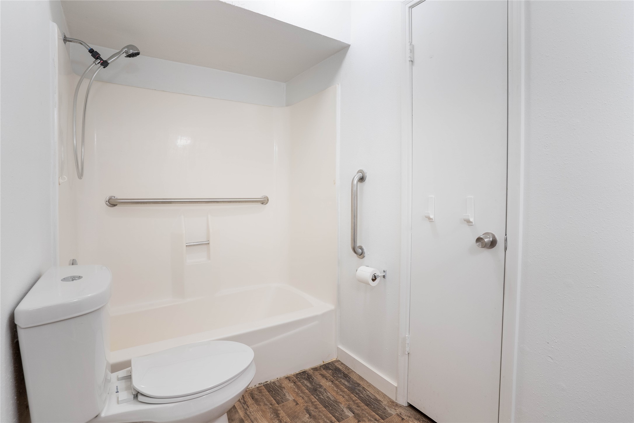 Hall bath features a tub/shower combo with a linen closet. - If you have additional questions regarding 10218 Golden Sunshine Drive  in Houston or would like to tour the property with us call 800-660-1022 and reference MLS# 5796126.