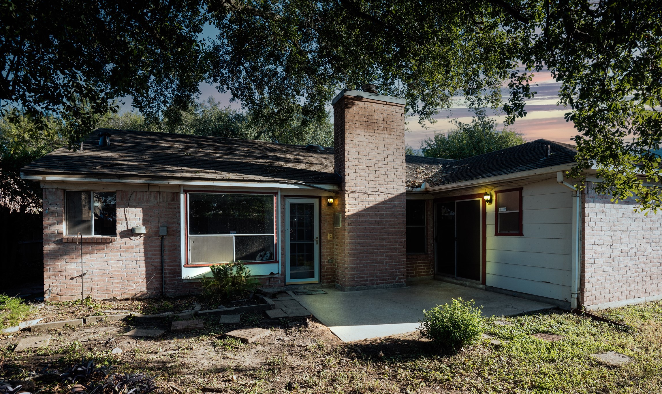 Backyard has a large mature tree that provides tons of shade. - If you have additional questions regarding 10218 Golden Sunshine Drive  in Houston or would like to tour the property with us call 800-660-1022 and reference MLS# 5796126.