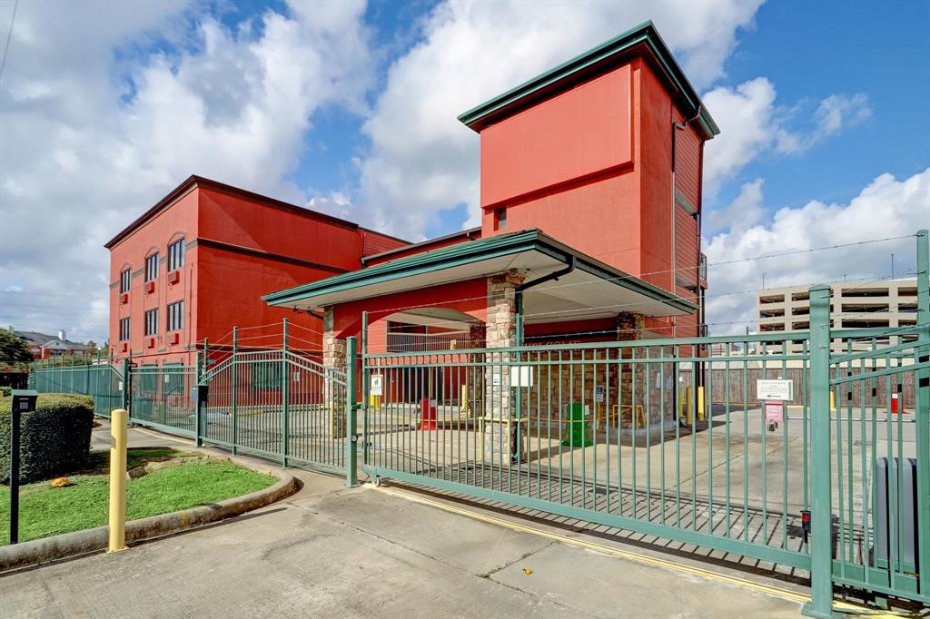 If you have additional questions regarding 1025 Swanson Street  in Houston or would like to tour the property with us call 800-660-1022 and reference MLS# 79383870.