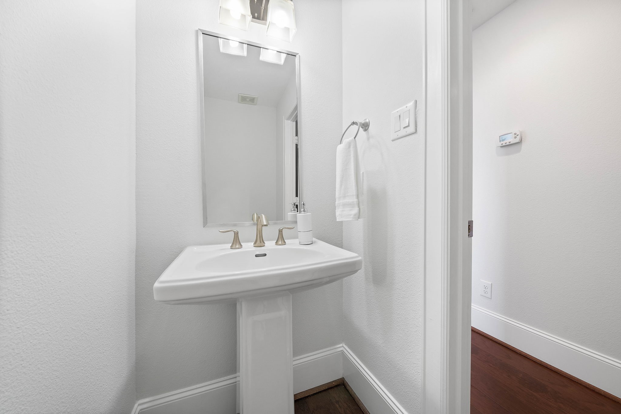 powder room - If you have additional questions regarding 2433 Dorrington Street  in Houston or would like to tour the property with us call 800-660-1022 and reference MLS# 30508451.