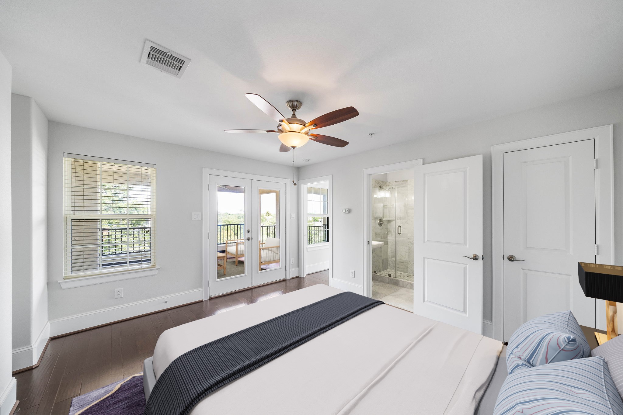 This guest room is located on the 4th floor featuring a ceiling fan, huge windows, en suite bathroom, and an easy access to the terrace.(virtual staged) - If you have additional questions regarding 2433 Dorrington Street  in Houston or would like to tour the property with us call 800-660-1022 and reference MLS# 30508451.