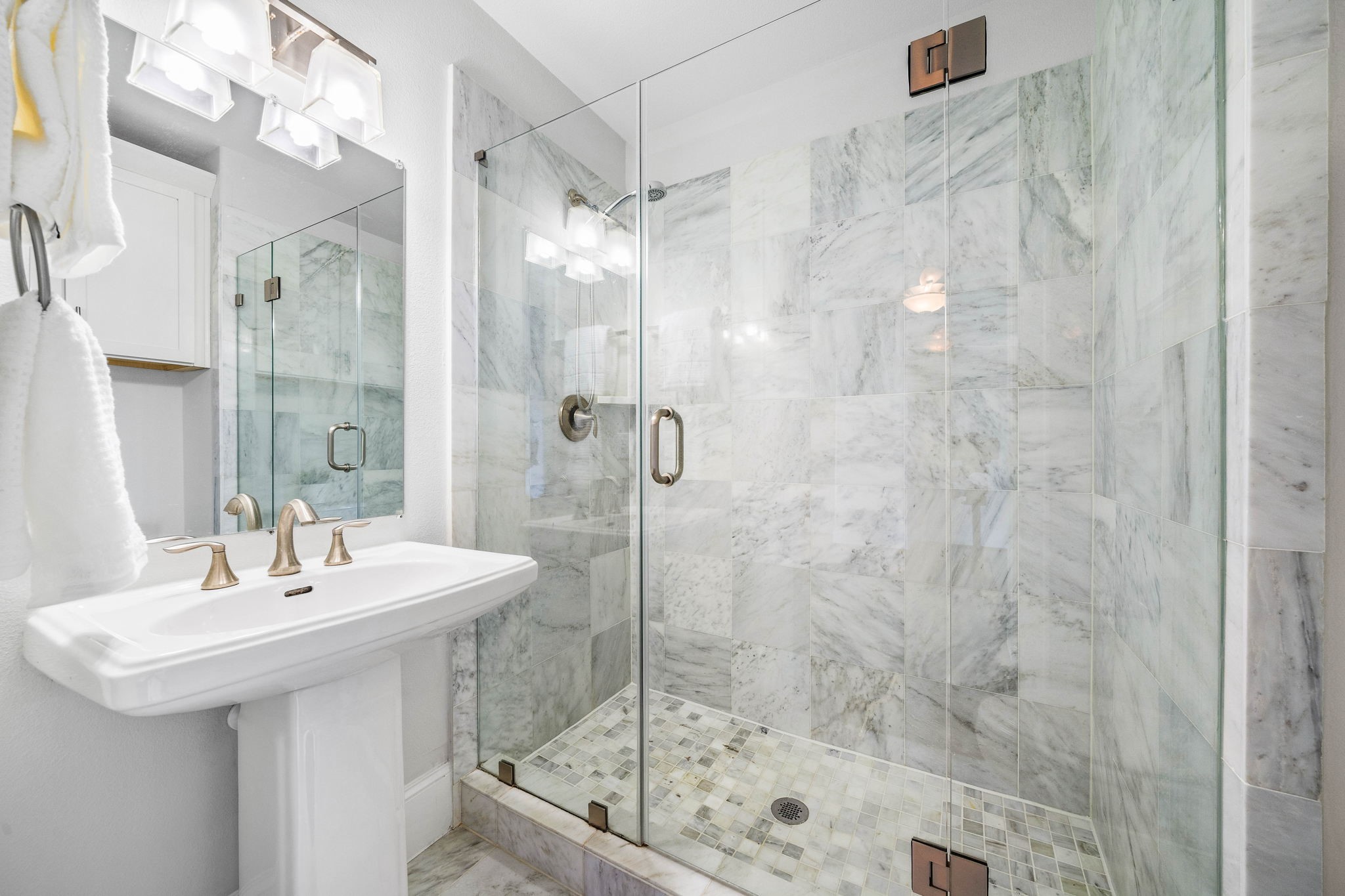 en suite bathroom located in the game room. - If you have additional questions regarding 2433 Dorrington Street  in Houston or would like to tour the property with us call 800-660-1022 and reference MLS# 30508451.