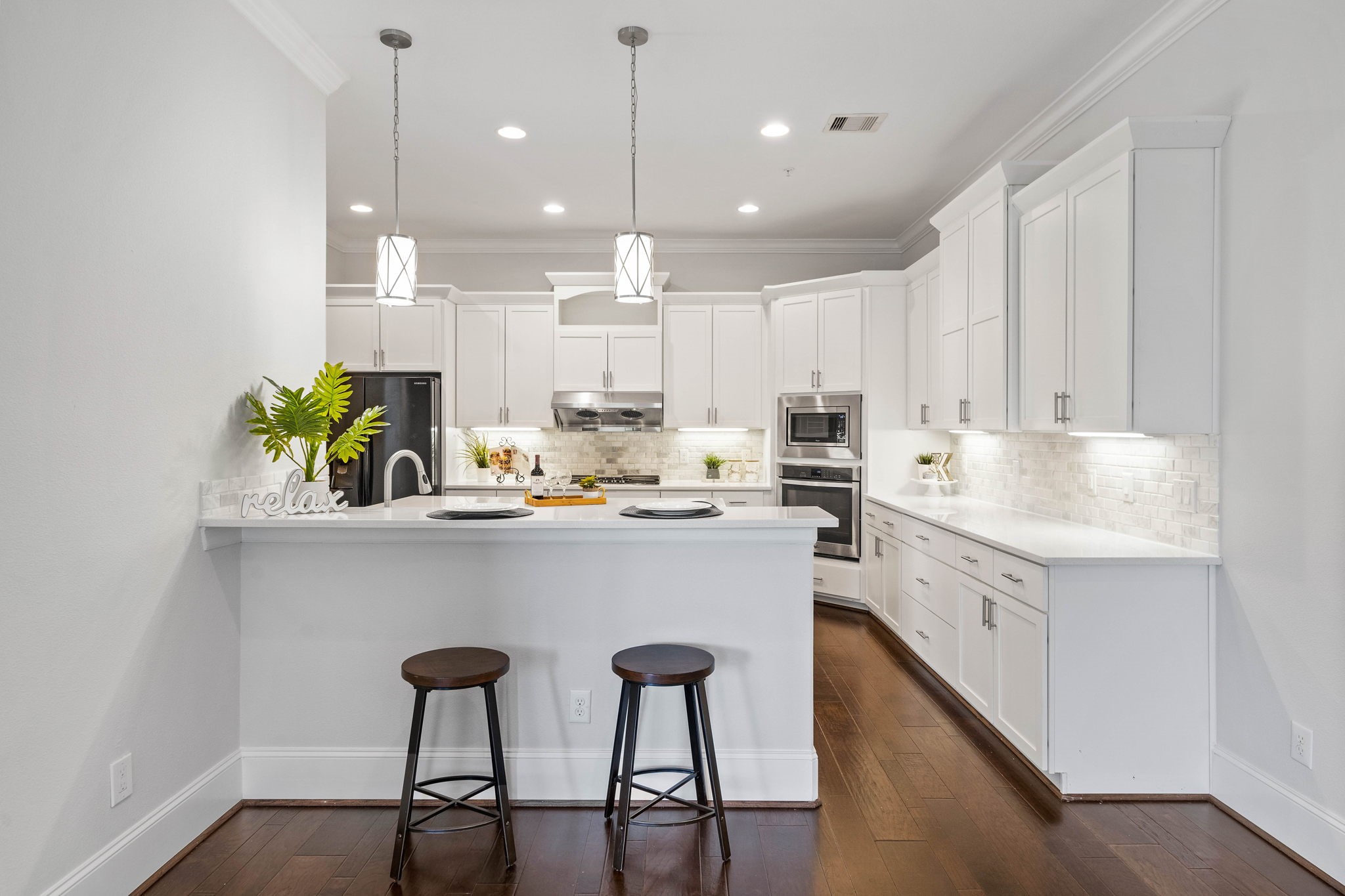 Cook like a pro in this gourmet kitchen featuring pendant lightings and stone countertops. - If you have additional questions regarding 2433 Dorrington Street  in Houston or would like to tour the property with us call 800-660-1022 and reference MLS# 30508451.