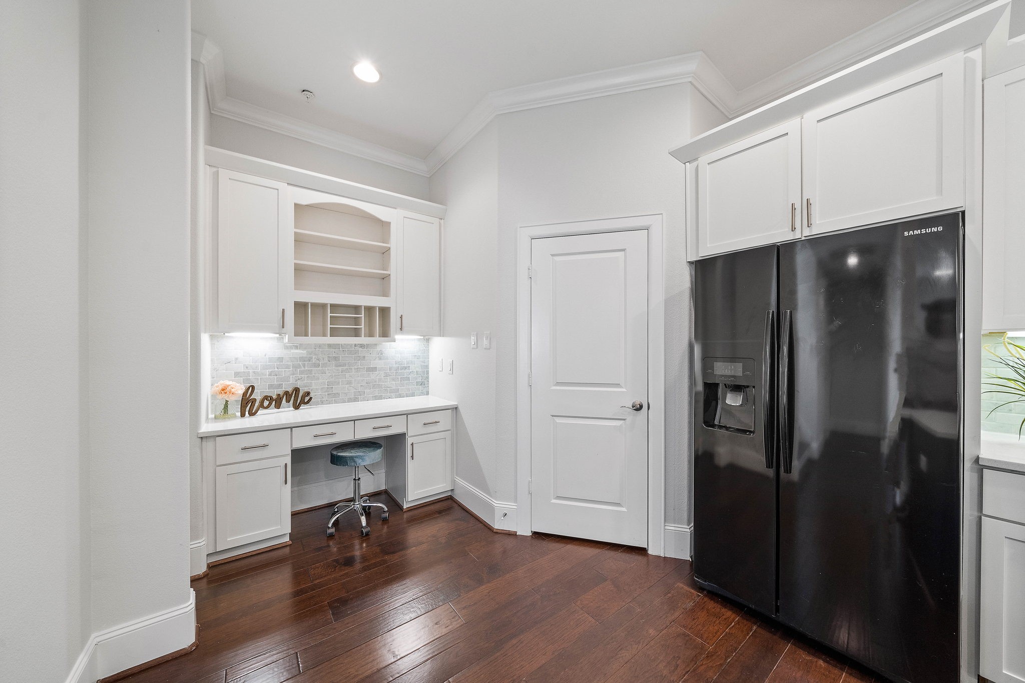 Butler's pantry with customized shelf and a powder room to the right. - If you have additional questions regarding 2433 Dorrington Street  in Houston or would like to tour the property with us call 800-660-1022 and reference MLS# 30508451.