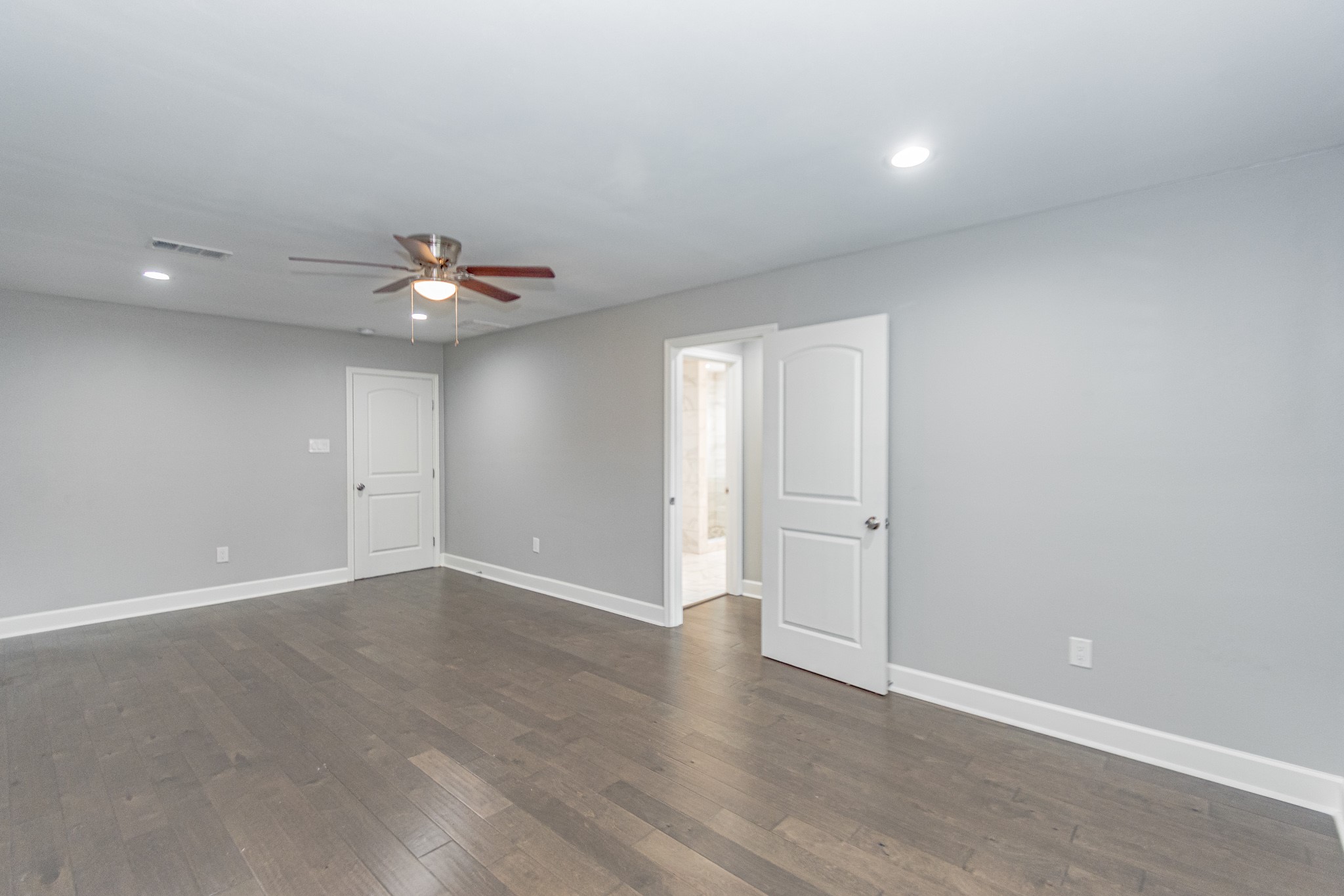 Primary bedroom - If you have additional questions regarding 10306 Willowisp Drive  in Houston or would like to tour the property with us call 800-660-1022 and reference MLS# 48587210.