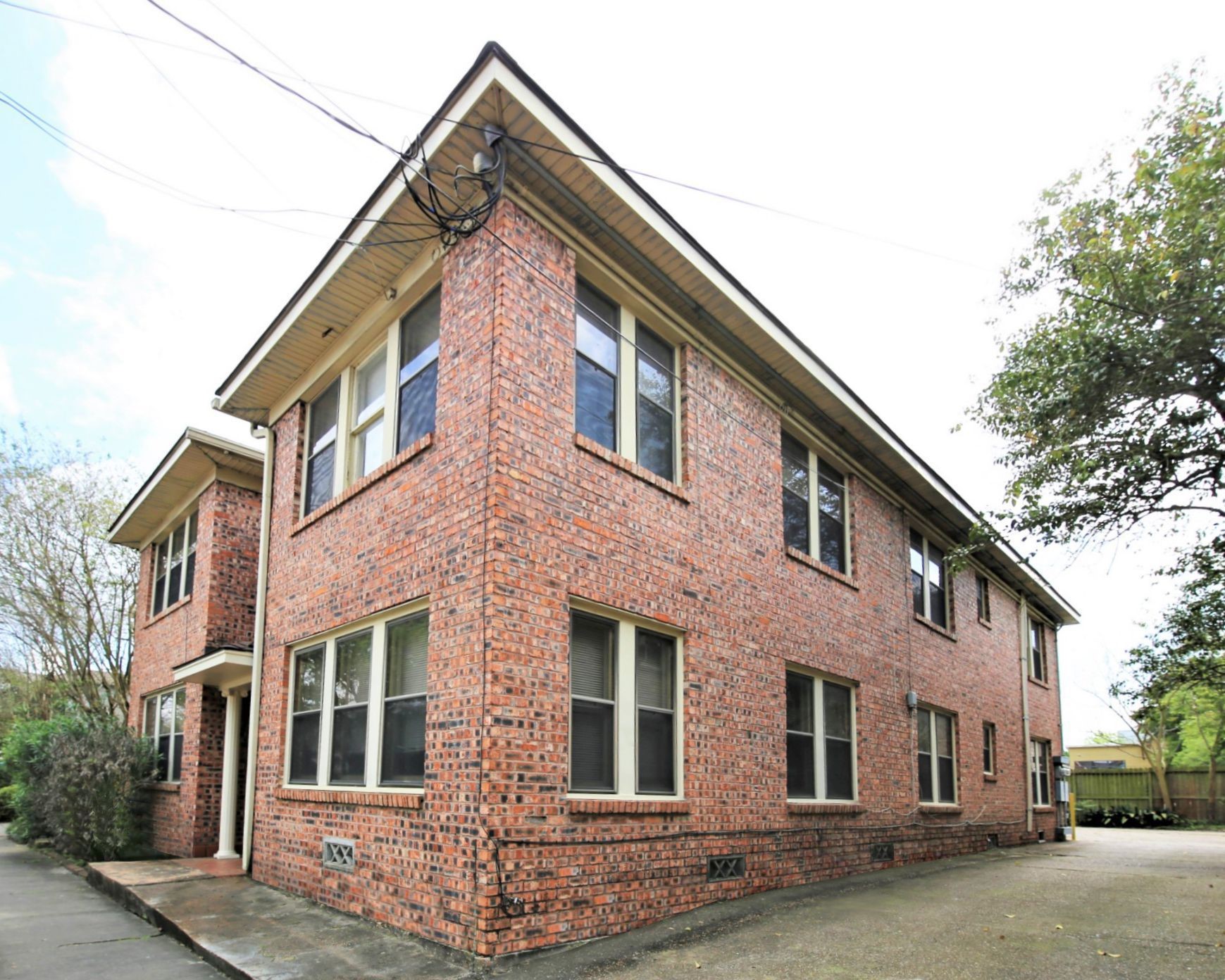 If you have additional questions regarding 1531 Michigan Street  in Houston or would like to tour the property with us call 800-660-1022 and reference MLS# 18037762.