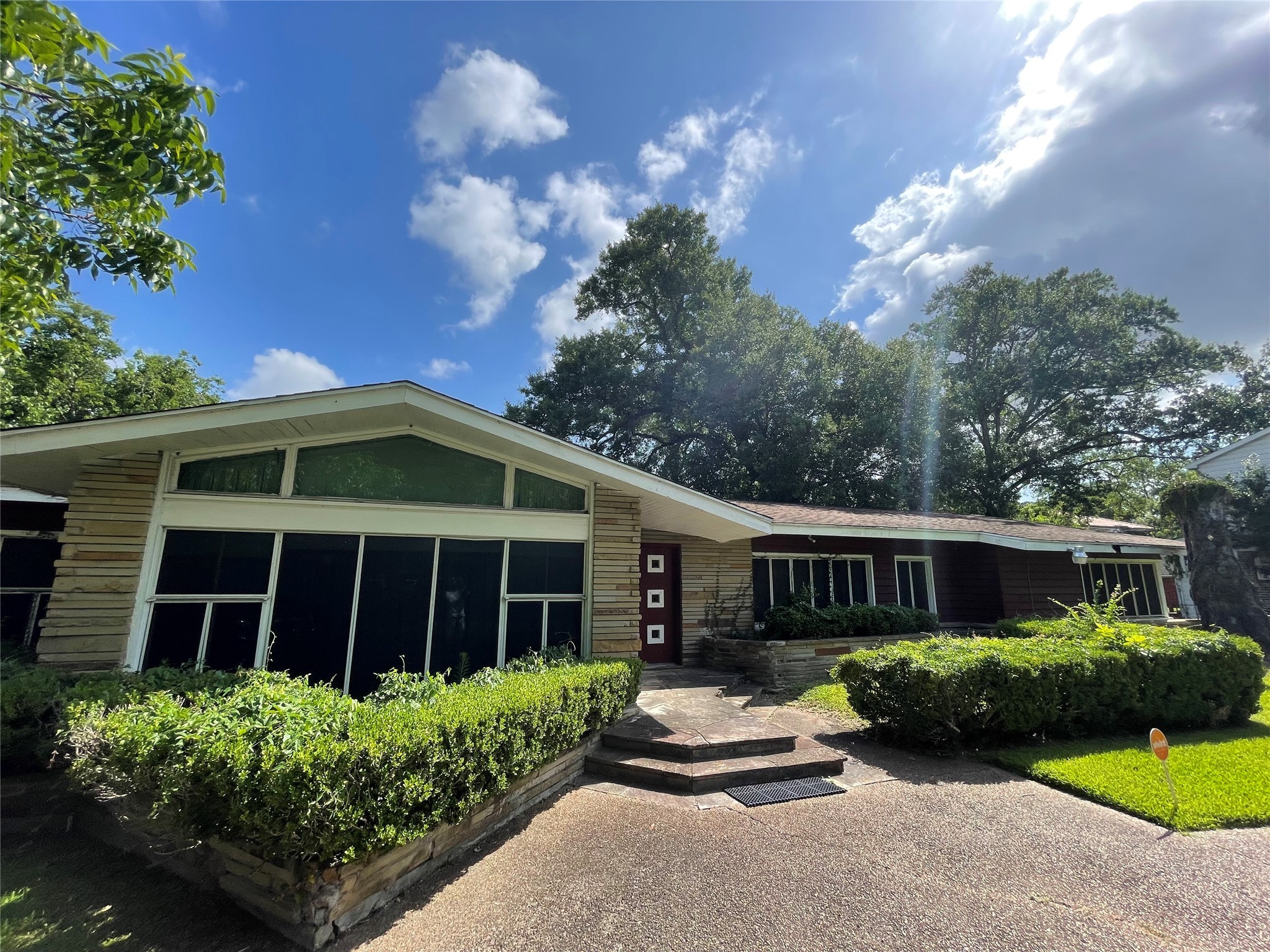 Front of Home - If you have additional questions regarding 3715 Rio Vista Street S in Houston or would like to tour the property with us call 800-660-1022 and reference MLS# 86680315.