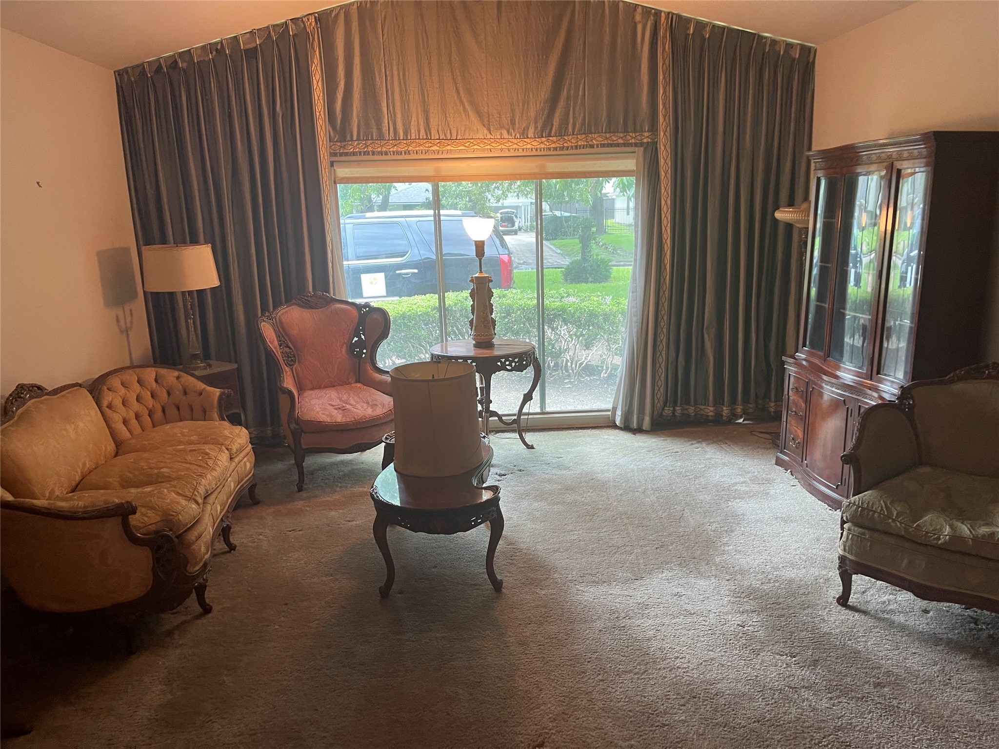 Living Room - If you have additional questions regarding 3715 Rio Vista Street S in Houston or would like to tour the property with us call 800-660-1022 and reference MLS# 86680315.