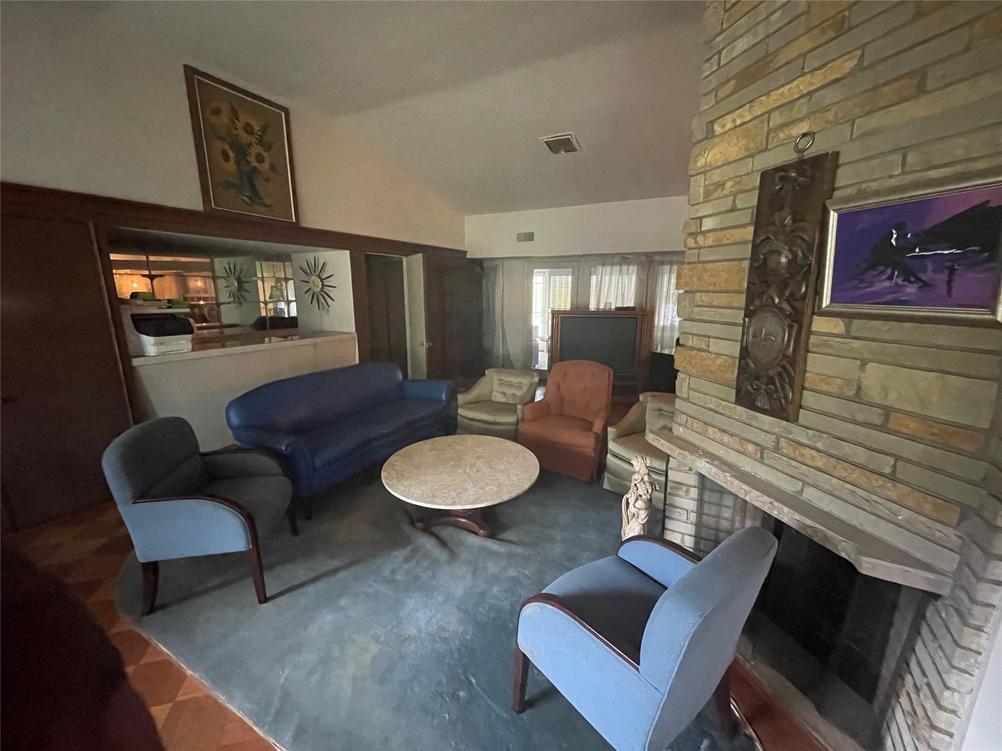 Family Room - If you have additional questions regarding 3715 Rio Vista Street S in Houston or would like to tour the property with us call 800-660-1022 and reference MLS# 86680315.