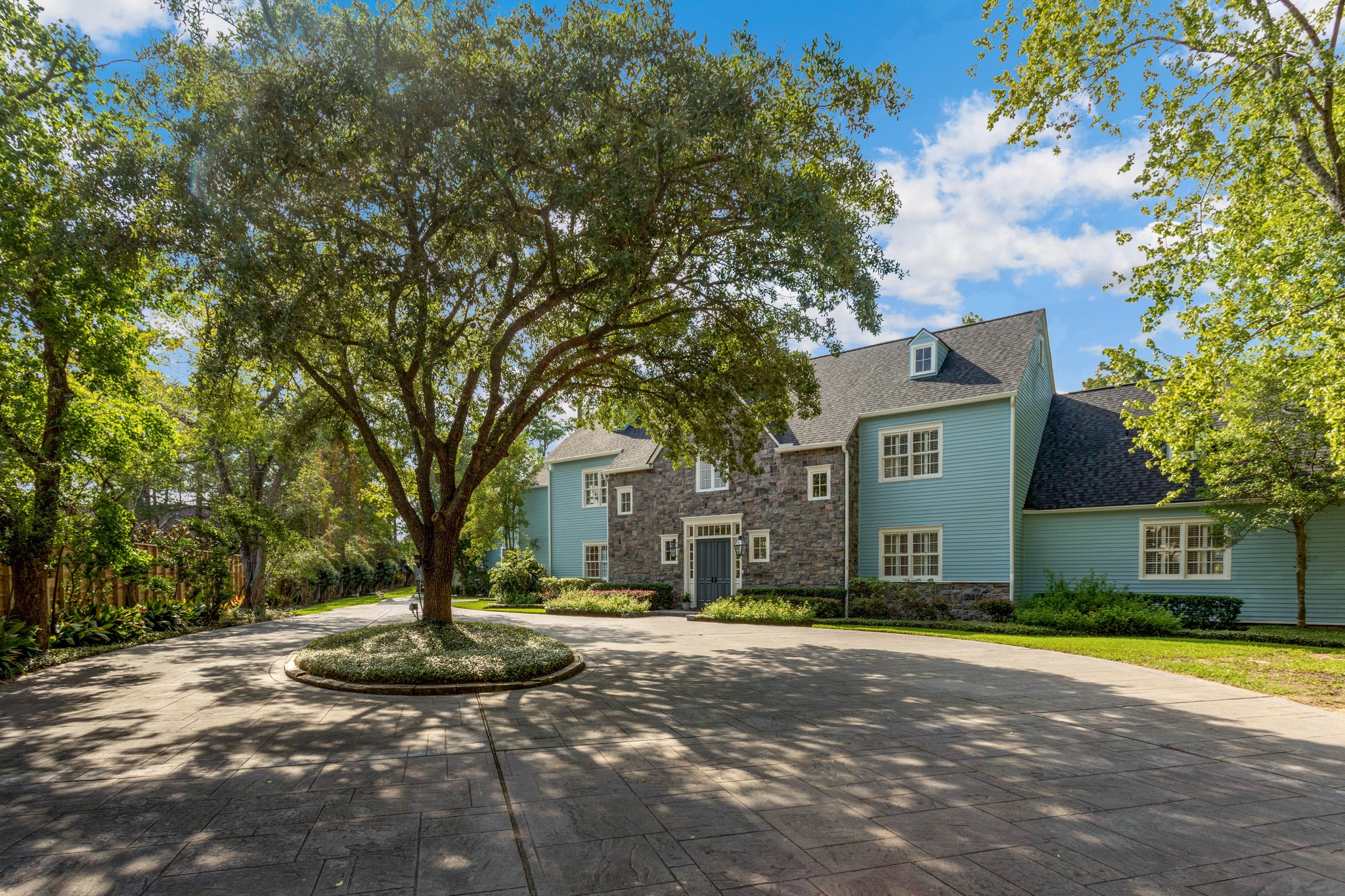Alternative view of the this stunning property located in Piney Point Village. - If you have additional questions regarding 621 Piney Point Road  in Houston or would like to tour the property with us call 800-660-1022 and reference MLS# 94401037.