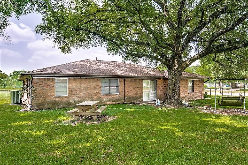 Lots of Shade - If you have additional questions regarding 5930 Killough Street  in Houston or would like to tour the property with us call 800-660-1022 and reference MLS# 23118863.