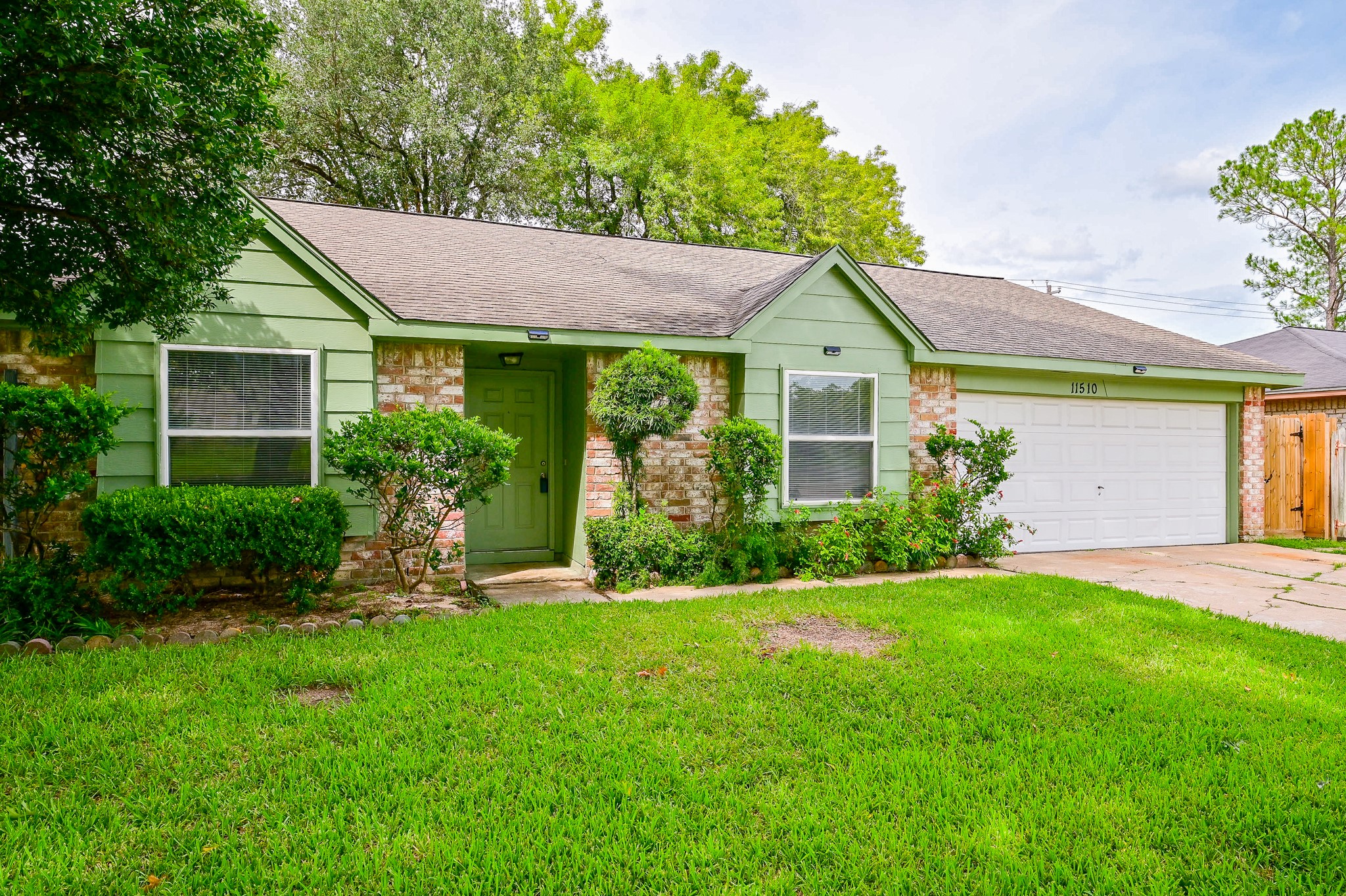 This one story classic elevation is located near all the amenities that Houston has to offer. - If you have additional questions regarding 11510 W Bellfort Avenue  in Houston or would like to tour the property with us call 800-660-1022 and reference MLS# 2873189.
