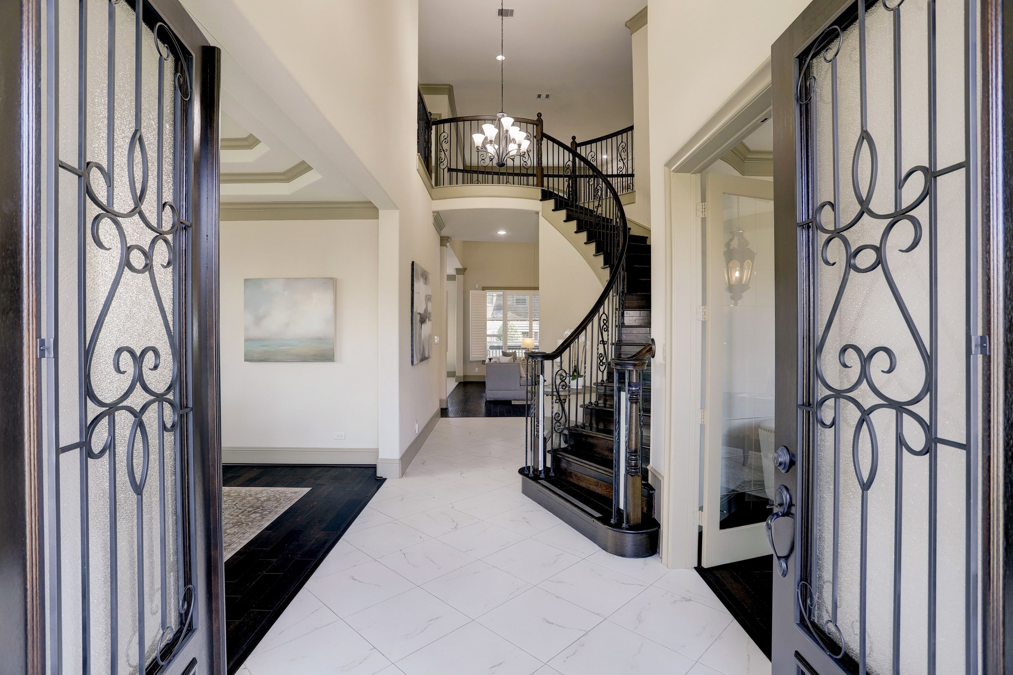 Open the door to your new home! - If you have additional questions regarding 3215 Blue Bonnet Boulevard  in Houston or would like to tour the property with us call 800-660-1022 and reference MLS# 37693269.