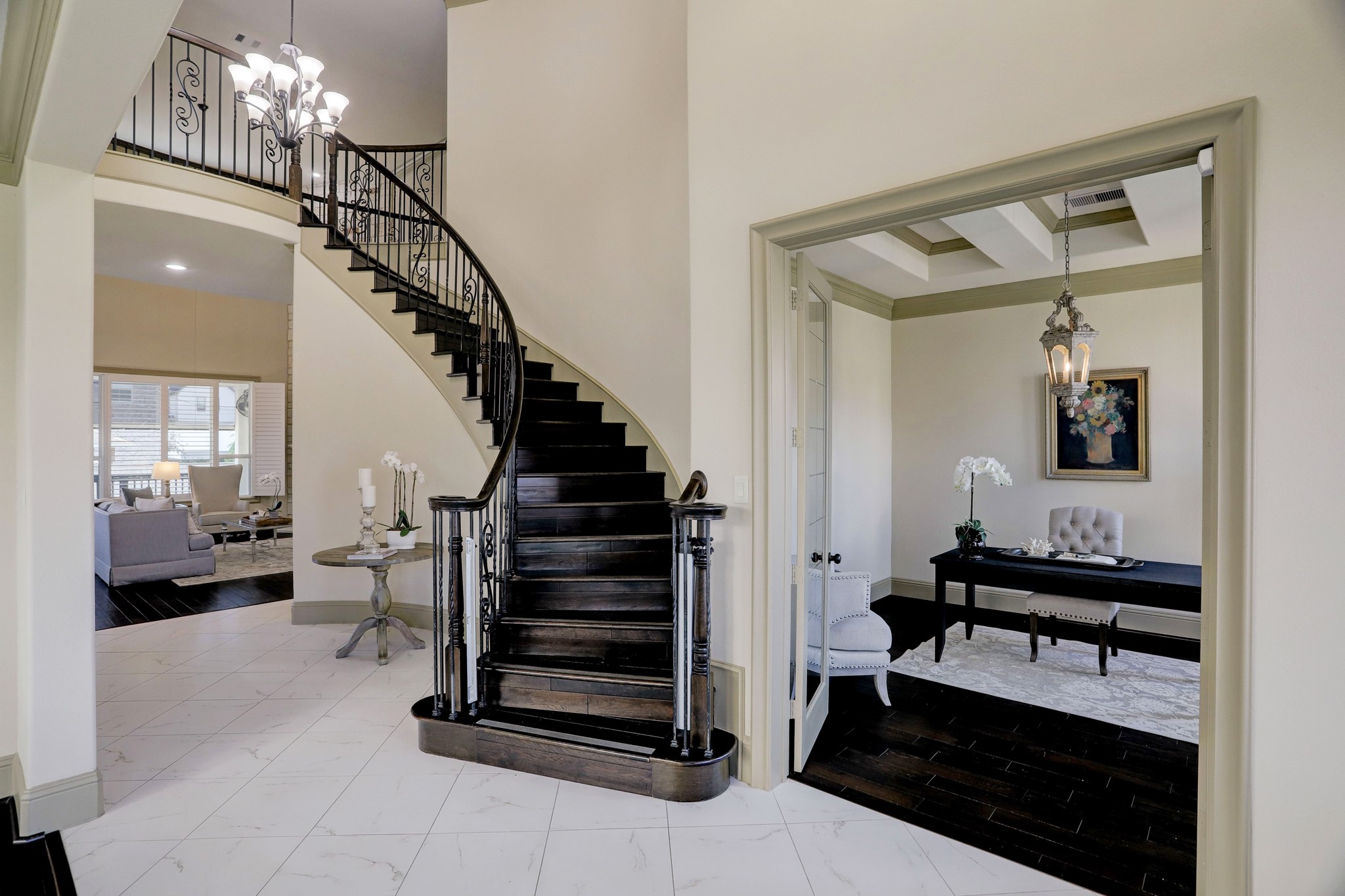 Custom details greet you as you enter...two-story ceilings, and a gracious stairway set the tone. - If you have additional questions regarding 3215 Blue Bonnet Boulevard  in Houston or would like to tour the property with us call 800-660-1022 and reference MLS# 37693269.