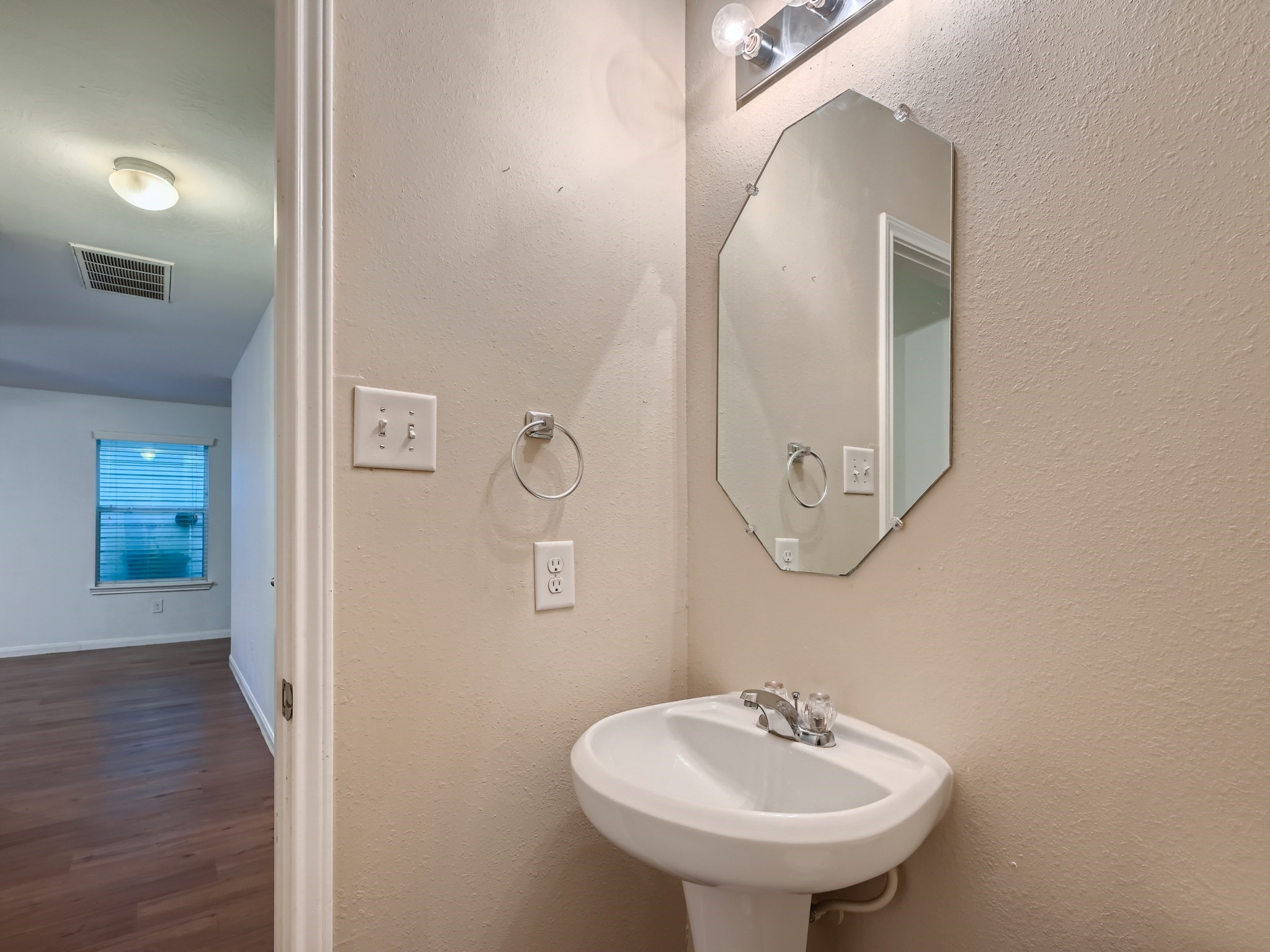 874 Sun Prairie Drive Drive Houston TX 77090