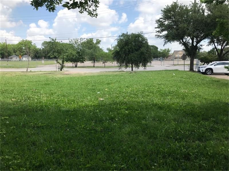 If you have additional questions regarding 3208 Lyons Avenue  in Houston or would like to tour the property with us call 800-660-1022 and reference MLS# 80654289.