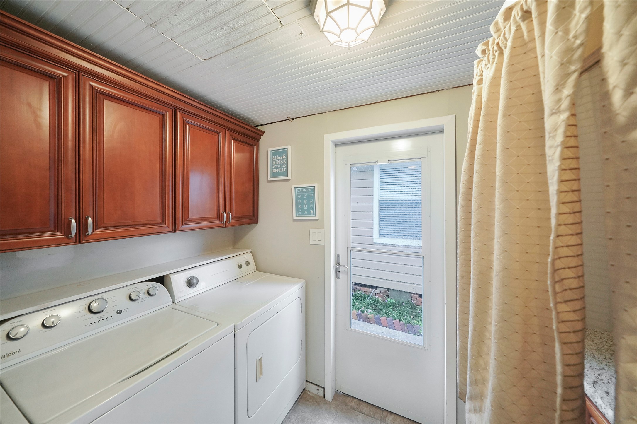 Laundry room is located in the home off the kitchen with tons of storage! - If you have additional questions regarding 1118 Peddie Street  in Houston or would like to tour the property with us call 800-660-1022 and reference MLS# 17025170.